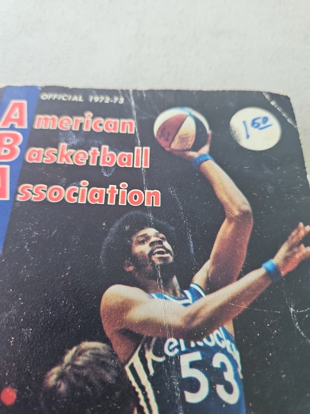 1972-73 ABA OFFICIAL SPORTING NEWS BASKETBALL GUIDE ARTIS GILMORE COVER