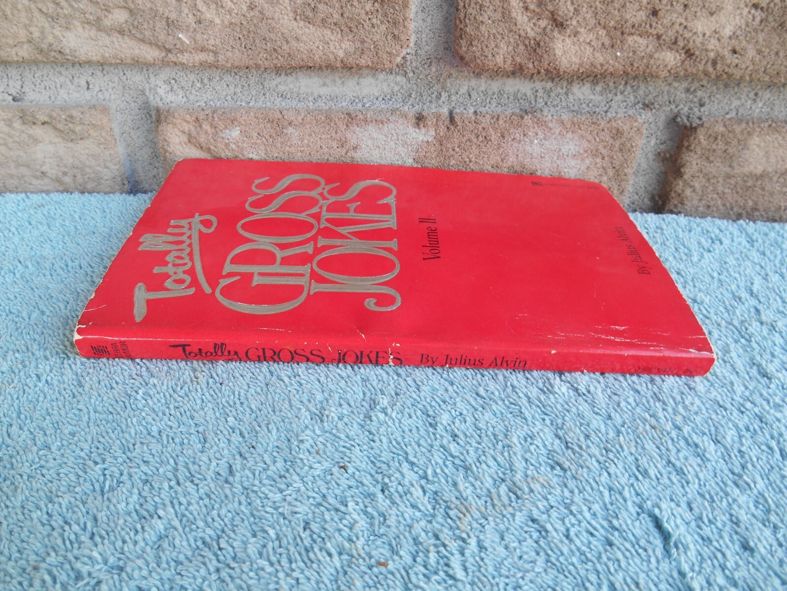 Totally Gross Jokes, Vol. 2 – 0821713337, Julius Alvin 1983 paperback. 159 PAGES