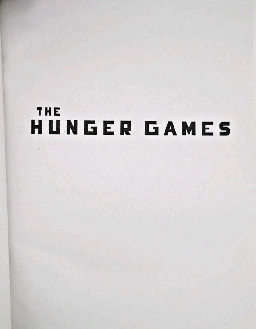 The Hunger Games Suzanne Collins Paperback YA Dystopian Fiction Like New 📚🏹