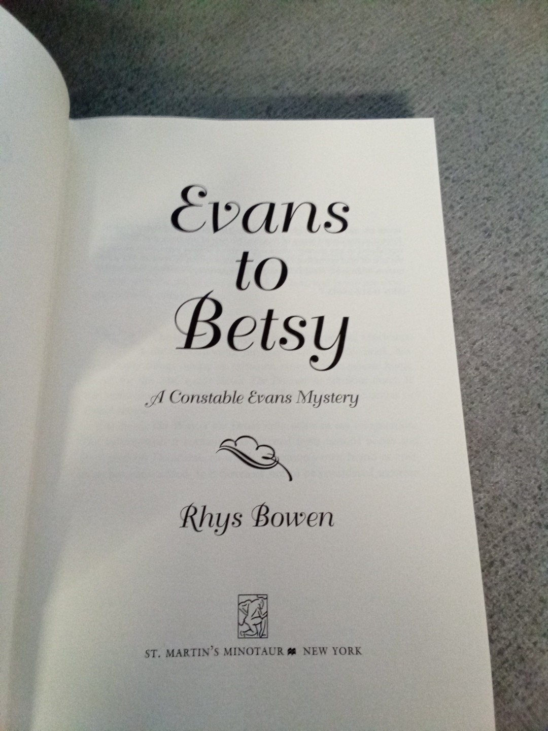 Constable Evans Mysteries Ser.: Evans to Betsy by Rhys Bowen (2002,…