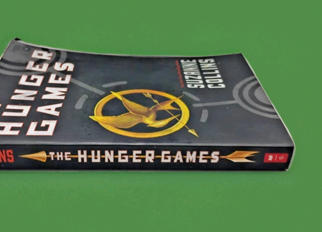 The Hunger Games Suzanne Collins Paperback YA Dystopian Fiction Like New 📚🏹