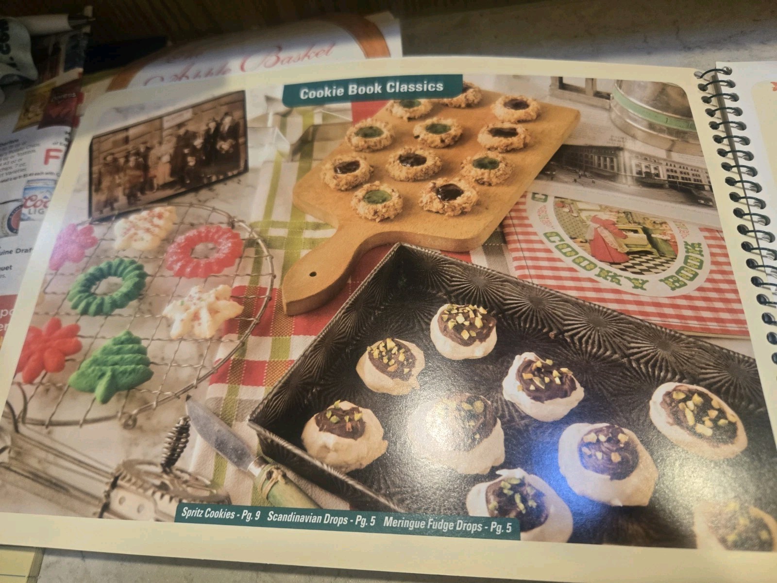 2008 WE Energies Christmas Cookie Cookbook Wisconsin Electric 80th CLEAN