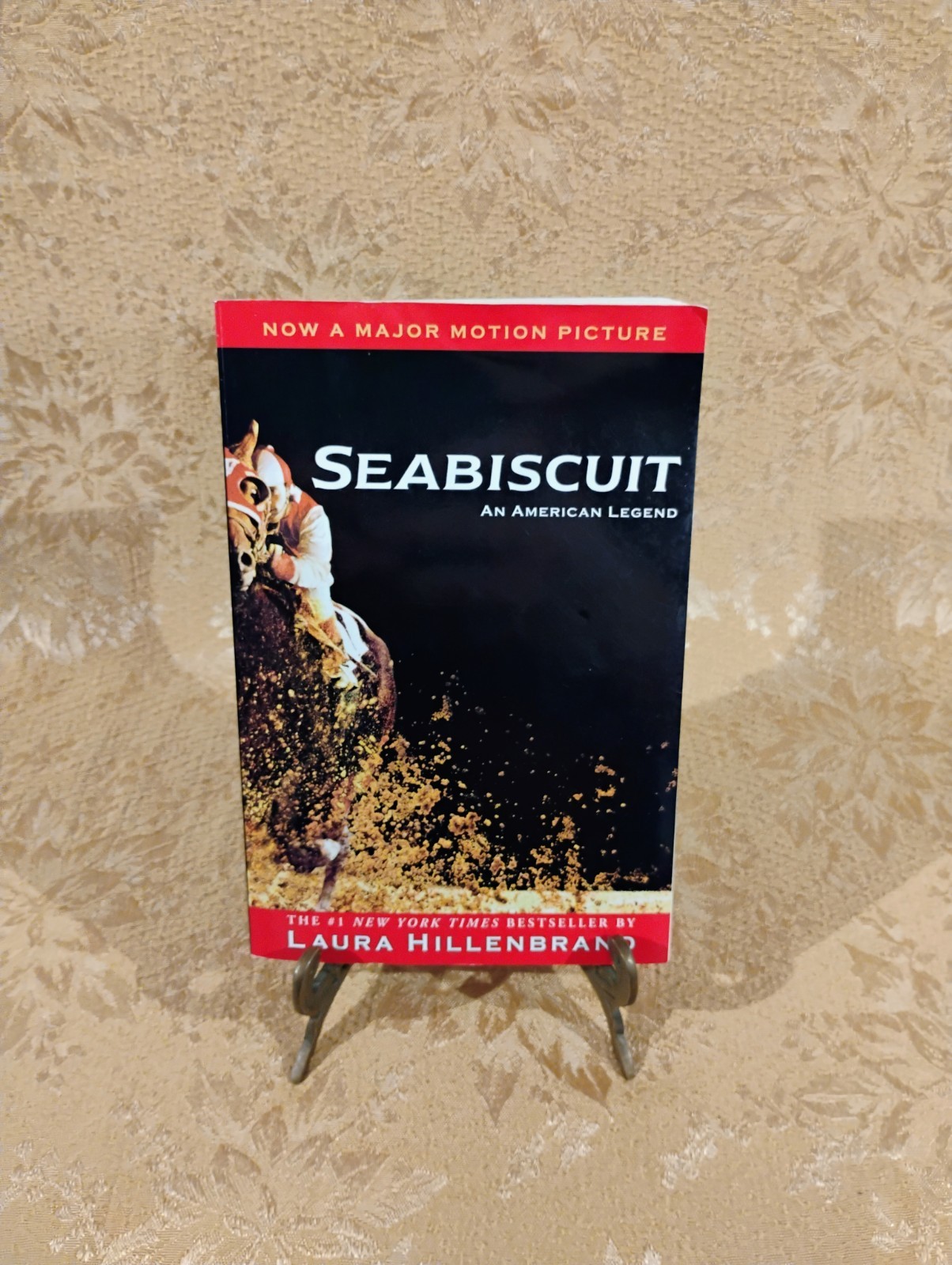 Seabiscuit, an American Legend by Laura Hillenbrand ~ 2002 Paperback Novel Book