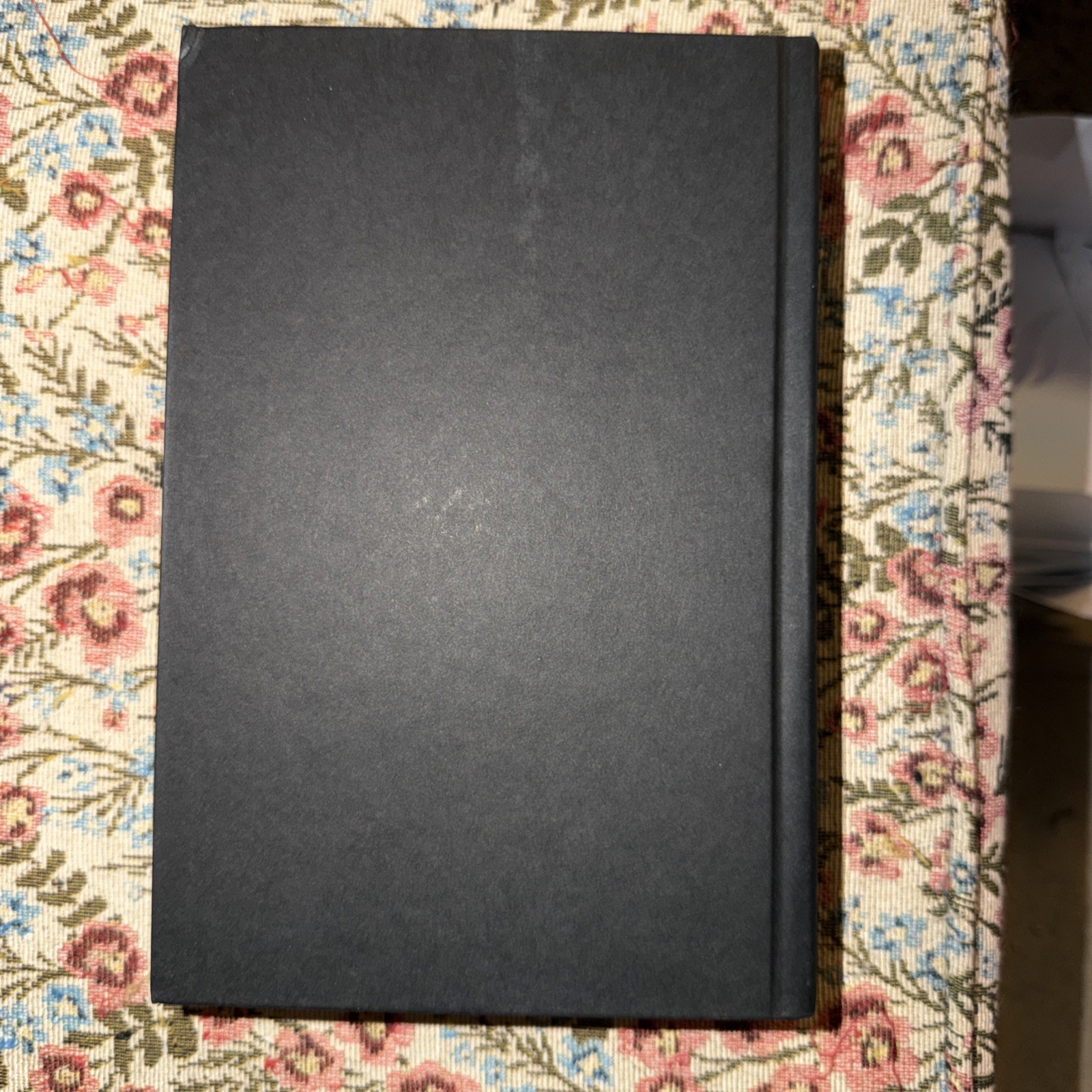 *SIGNED* Realm Breaker – First 1st Edition – 1st Print – Victoria Aveyard Spec
