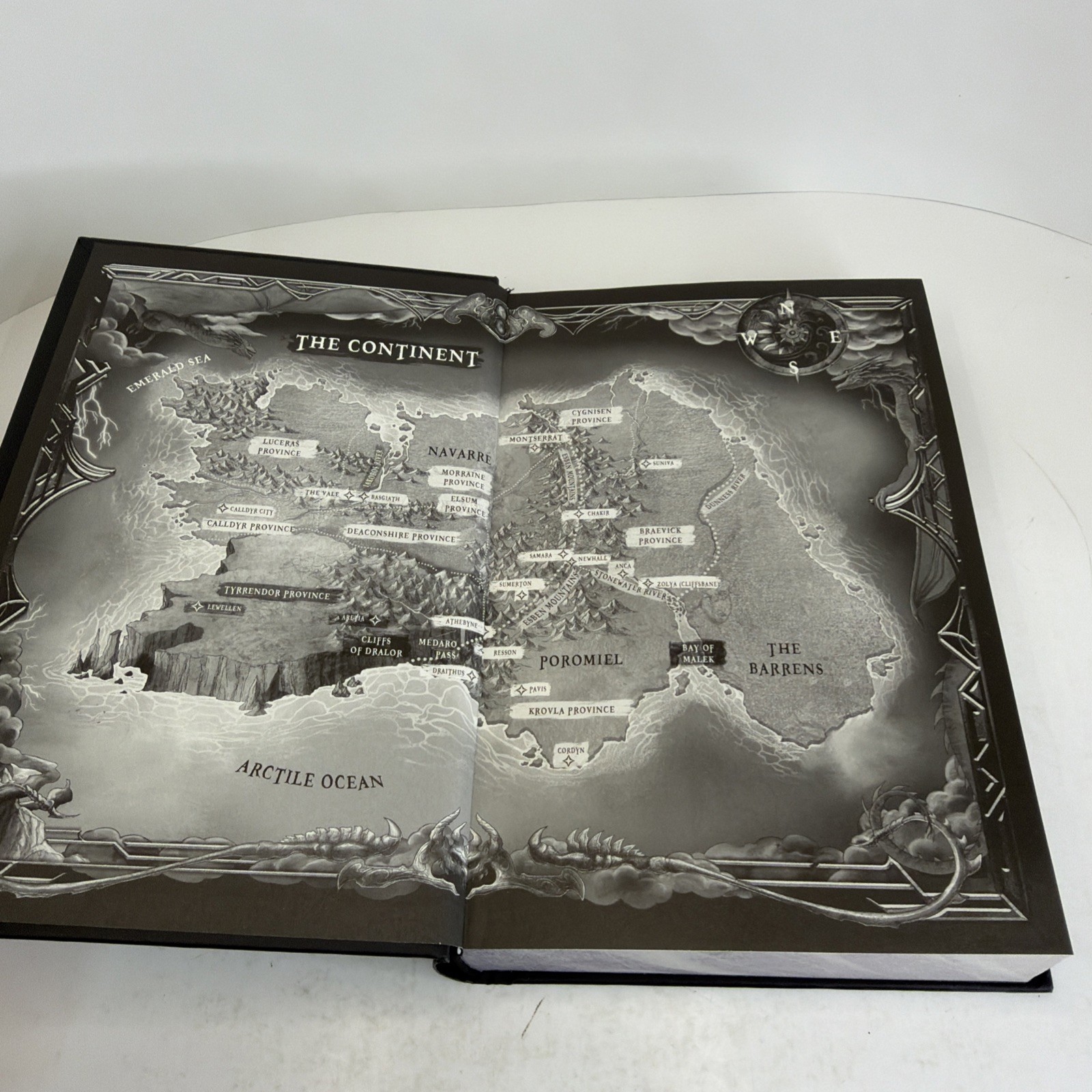 Onyx Storm Rebecca Yarros Deluxe Limited Edition Hardcover w/ Dust Jacket SIGNED