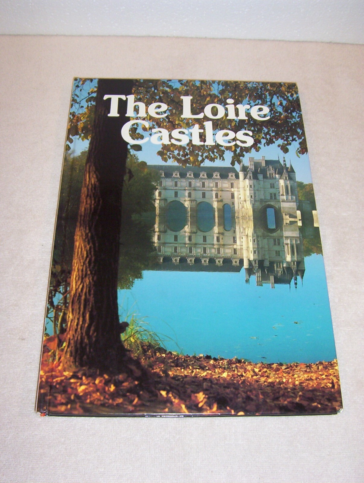 Hardcover “THE LOIRE CASTLES” by Armel de Wismes 70 pages – NICE