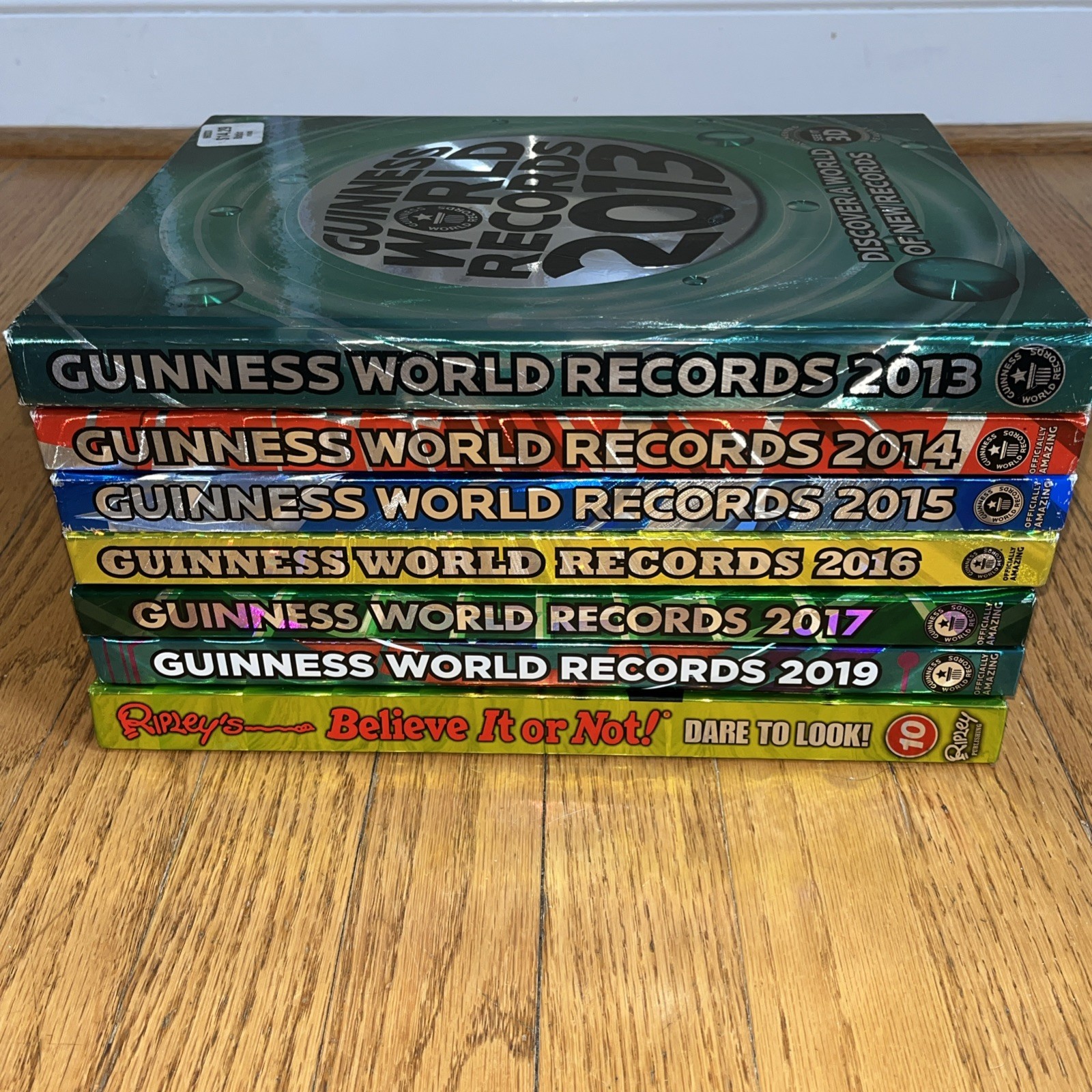 Guinness World Records Book Lot 2013 2014 2015 2016 2017 2019 & Ripleys PlsCDesc