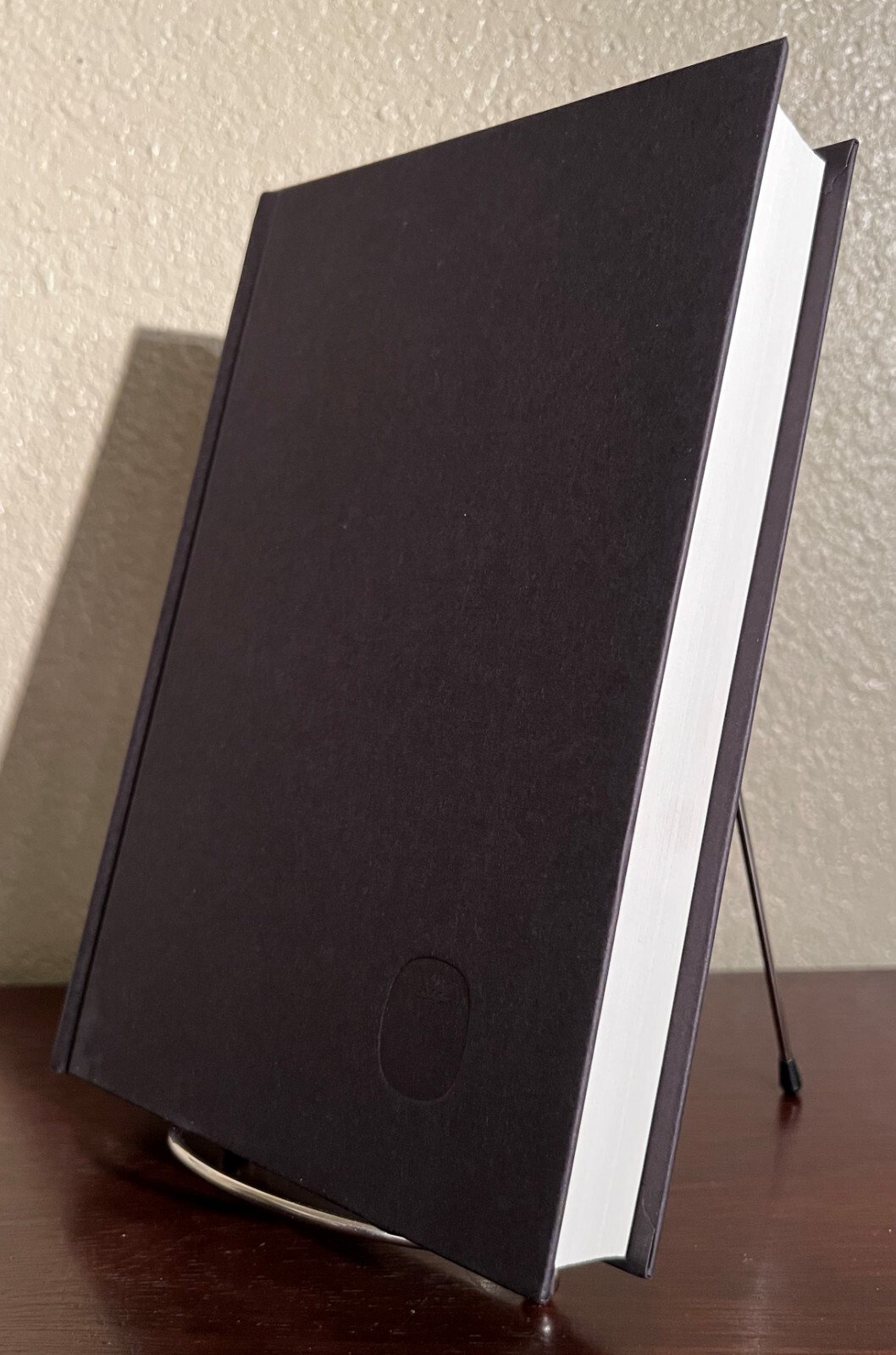 SIGNED ~ PORTRAIT OF AN UNKNOWN WOMAN by Daniel Silva (2022, Hardcover) 1st/1st
