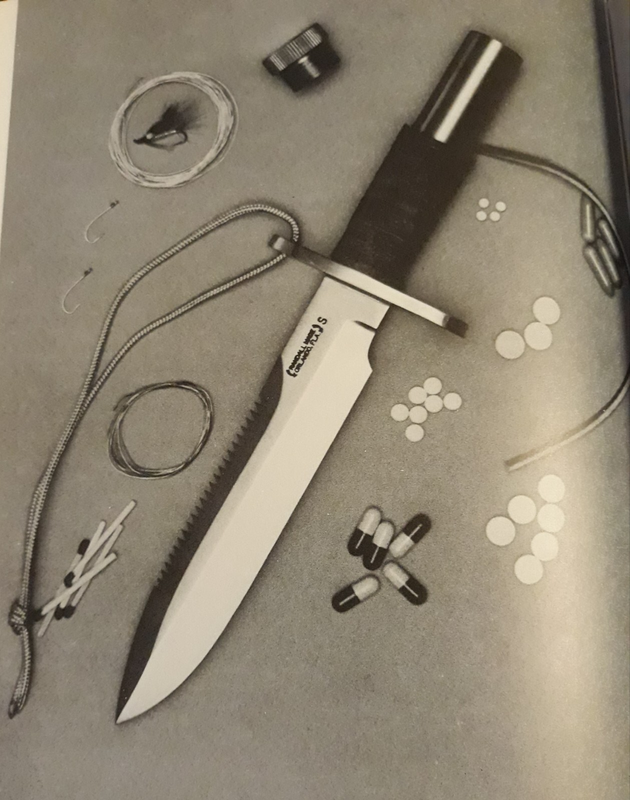 KNIVES AND KNIFEMAKERS BY SID LATHAM-152 Pages-PB-s-Exc.