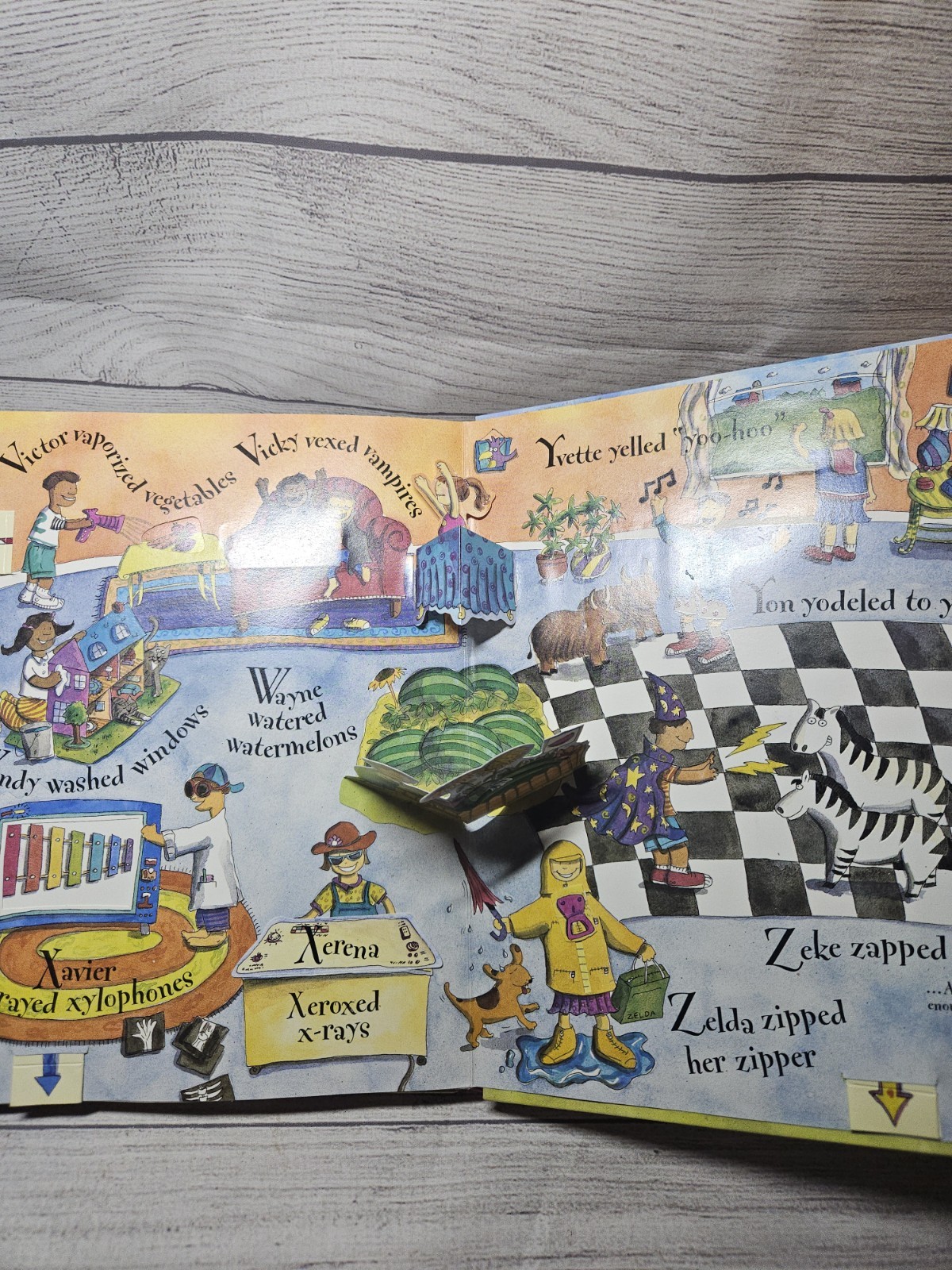Annie Ate Apples Interactive Pop-Up Book – Hardcover, 1998, White Heat Ltd – VTG