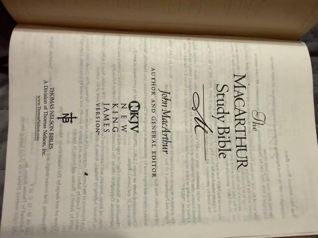 MacArthur Study Bible NKJV by John MacArthur 1997 Genuine Leather Black