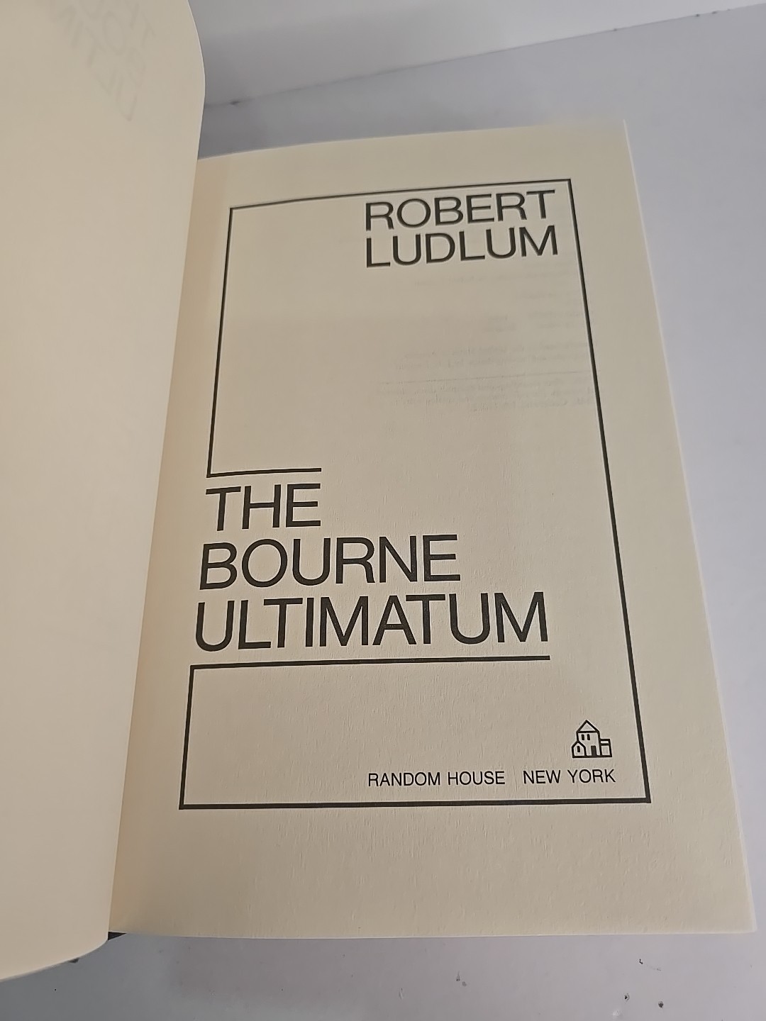 Robert Ludlum The Bourne Ultimatum 1990 HC DJ Book Club Edition VG to LN Copy