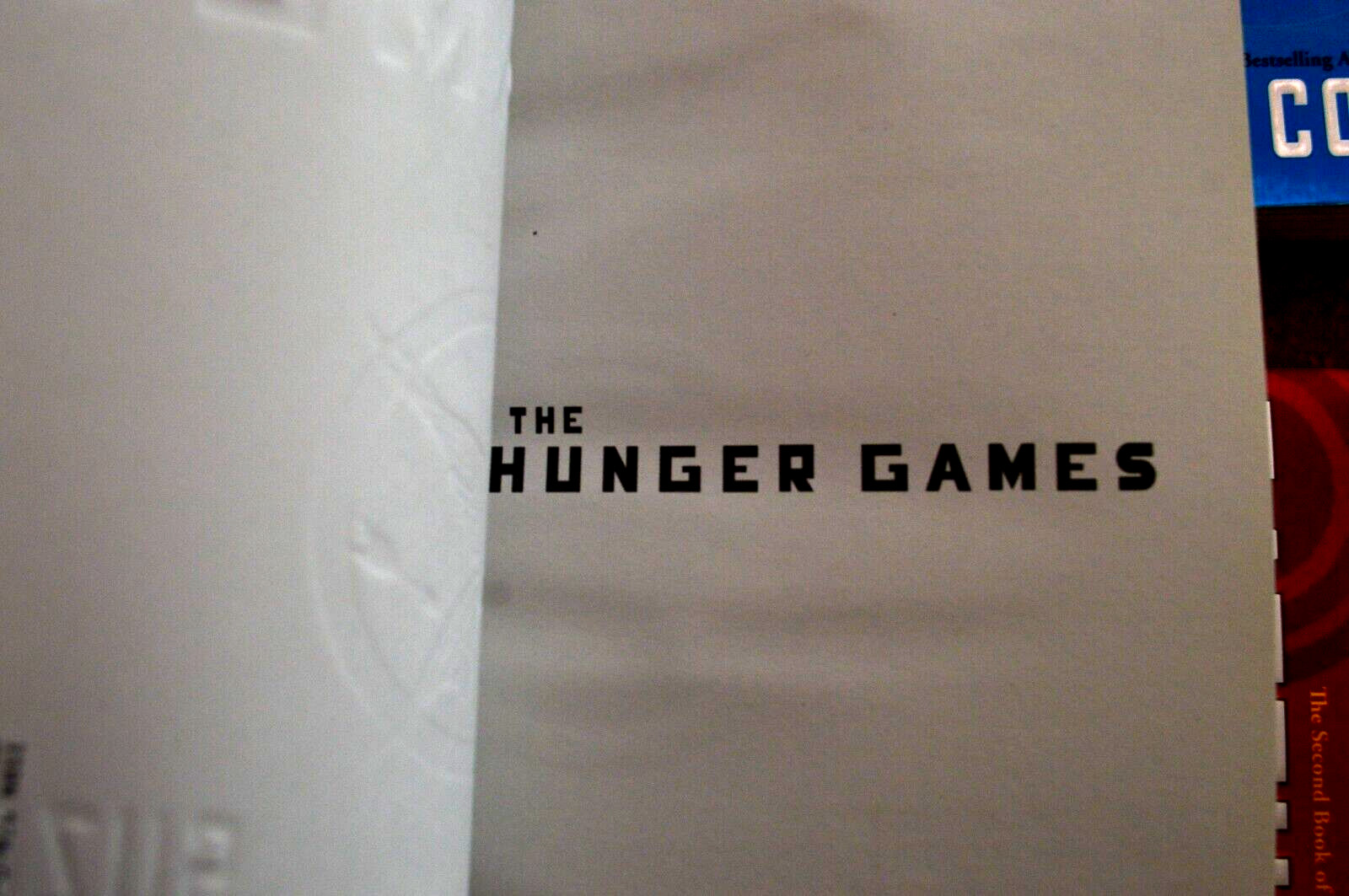 THE HUNGER GAMES TRILOGY BOX SET BY SUZANNE COLLINS EXCELLENT CONDITION