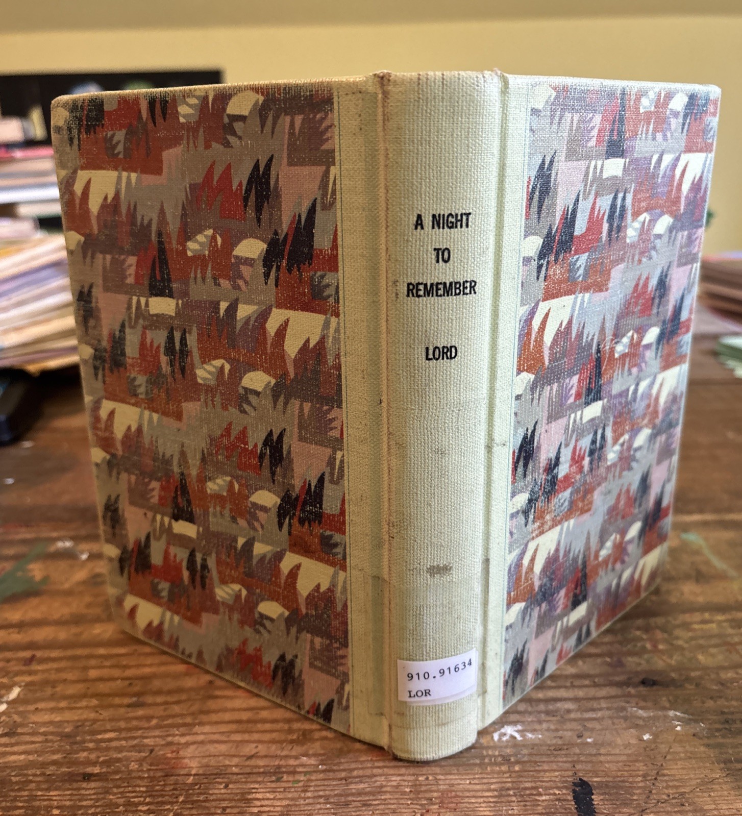 A NIGHT TO REMEMBER by Walter Lord (1956 HC) Sinking of RMS Titanic