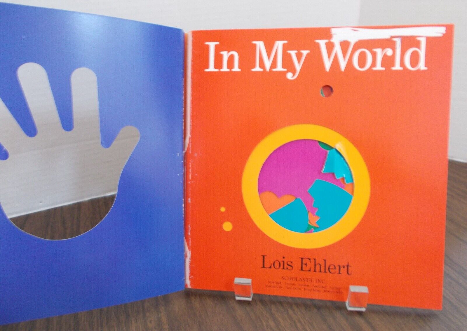 Lot of 2,Scholastic Books-“Growing Vegetable Soup”&”In My World” by Lois Ehlert