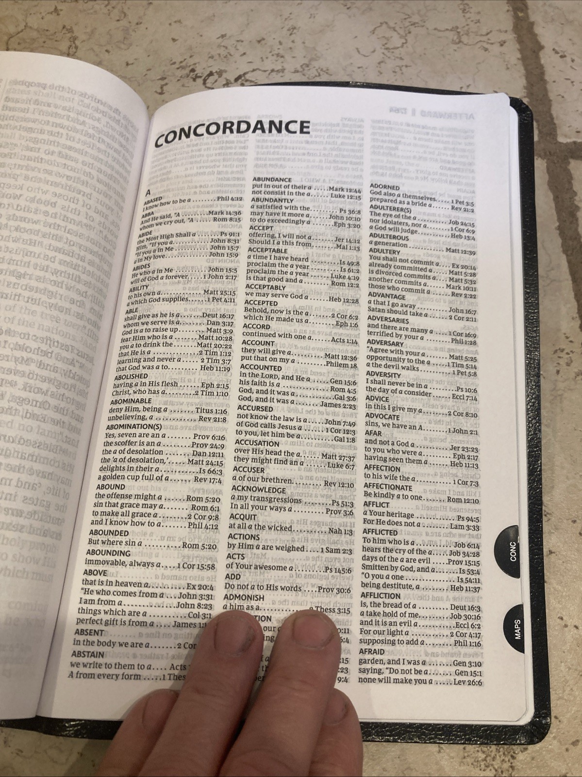 NKJV GIANT PRINT CENTER COLUMN REFERENCE BIBLE RED LETTER INDEXED BLACK
