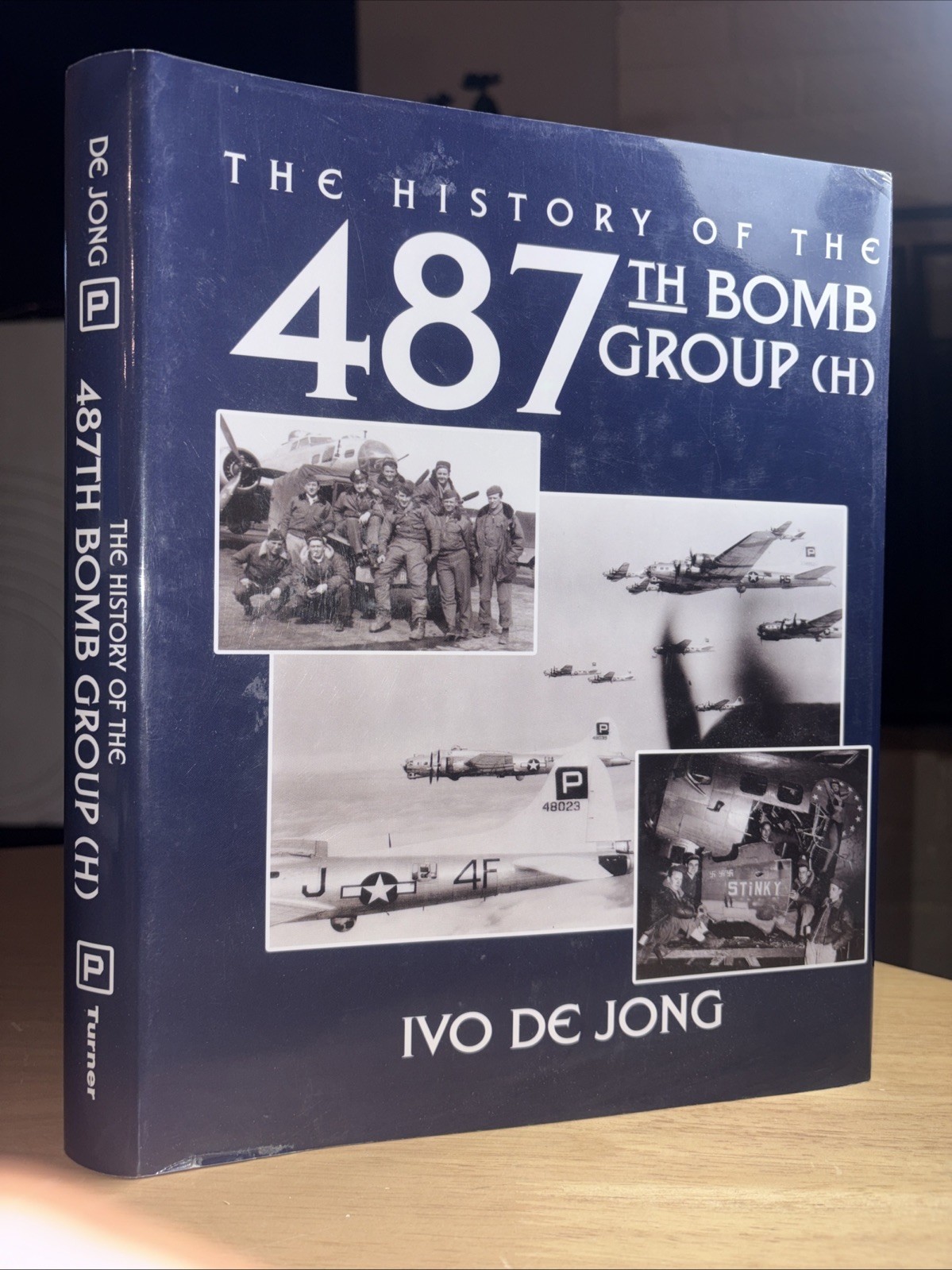SIGNED History of the 487th Bomb Group Heavy H Ivo de Jong 2004 HCDJ 1st Ed FINE