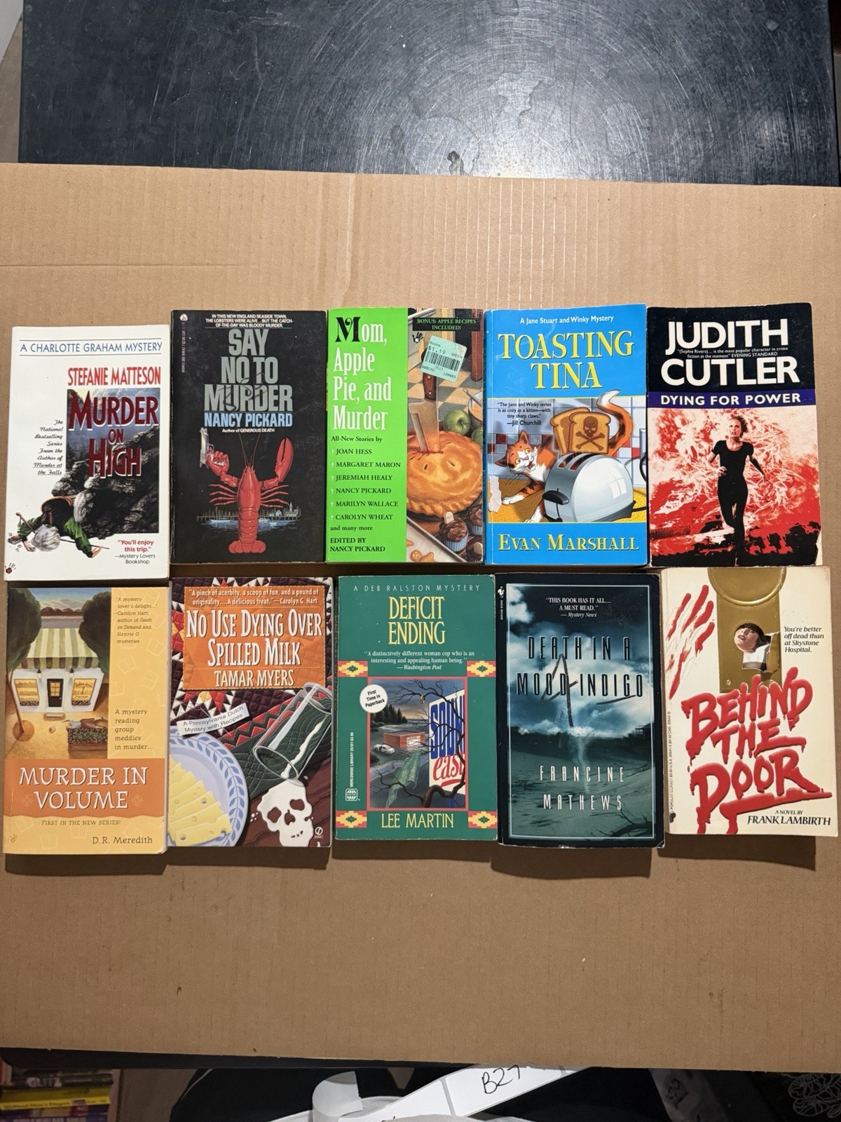 Lot of 10 random murder mystery novel paperback books, various authors B26