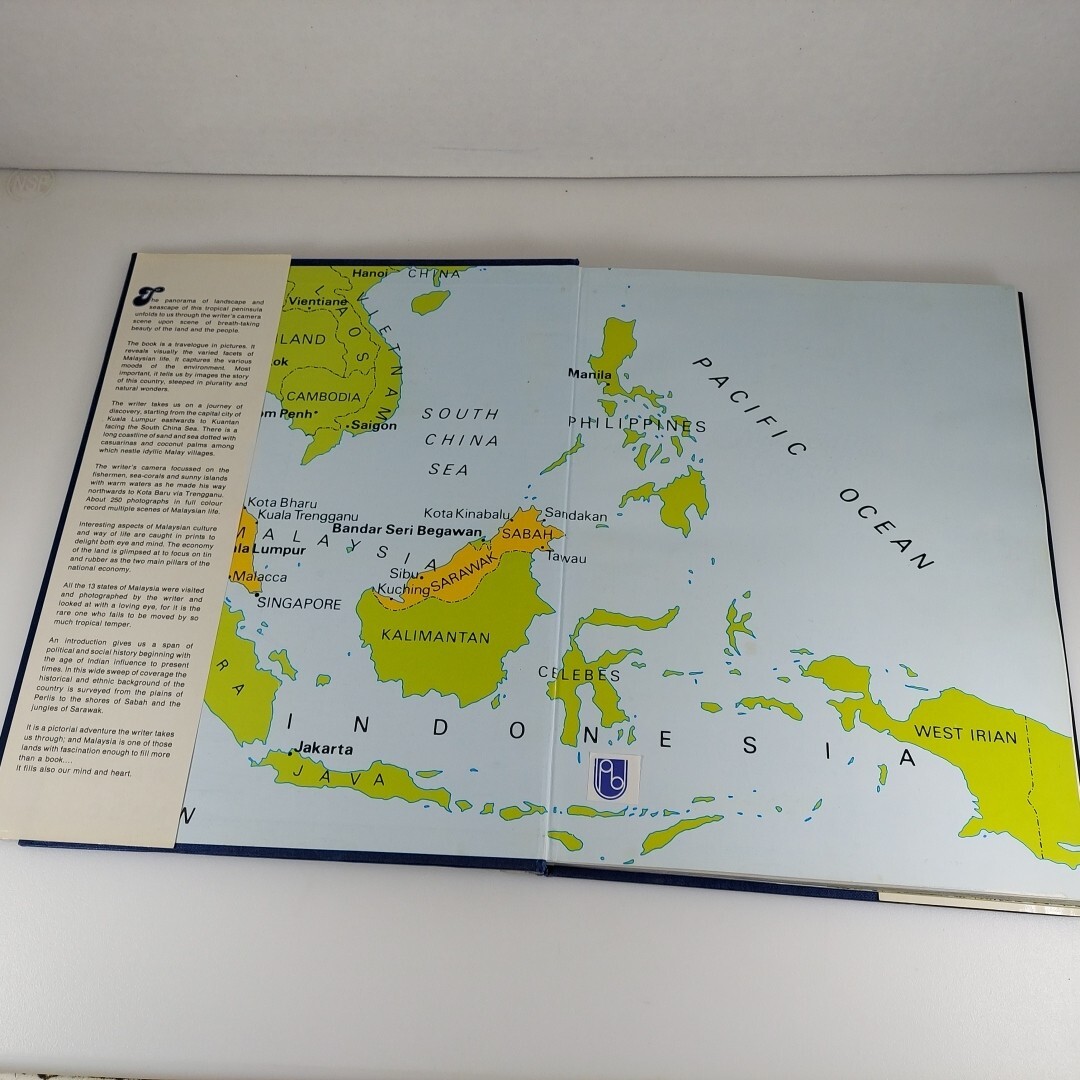 Malaysia in Colour by J. David Day 1987 8th Impression Illustrated HCDJ