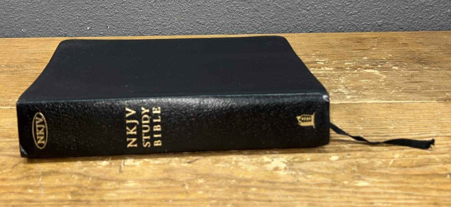 NKJV Study Bible, Premium Bonded Leather, Black, Comfort Print: The Complete Re,