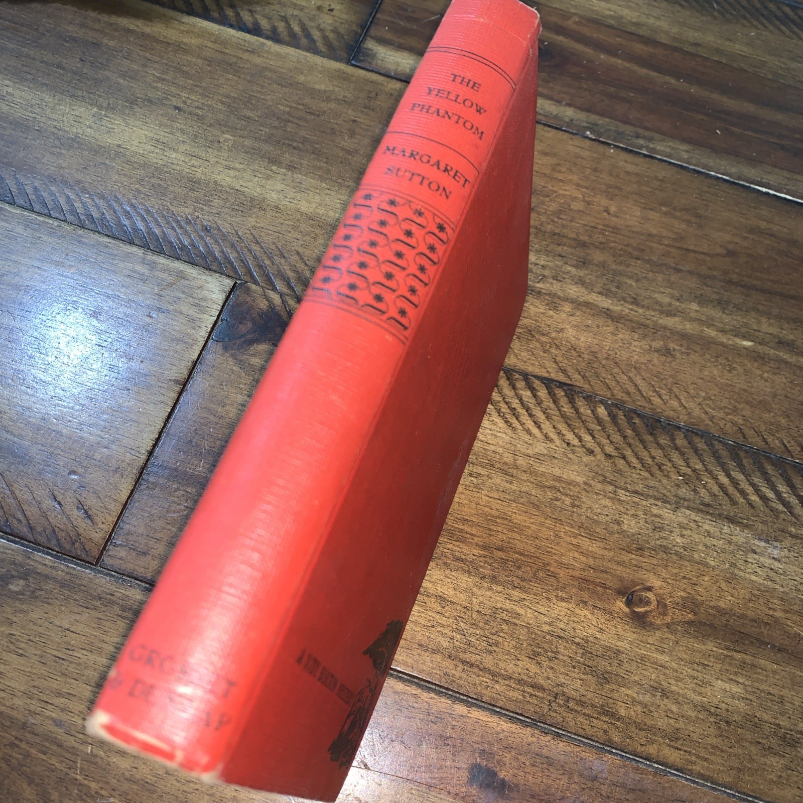 The Yellow Phantom by Margaret Sutton – Judy Bolton # 6 1933 clean