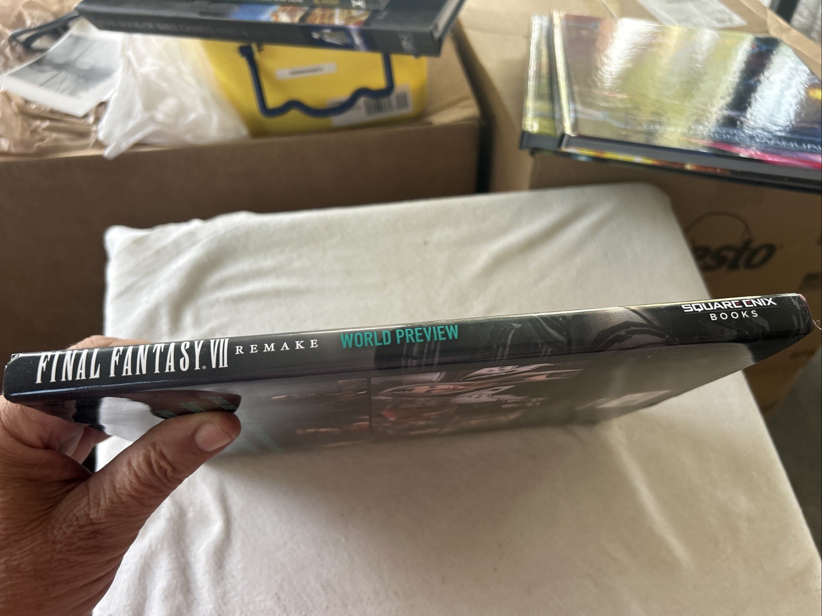 Final Fantasy VII Remake World Preview Hardback Art Book Br6