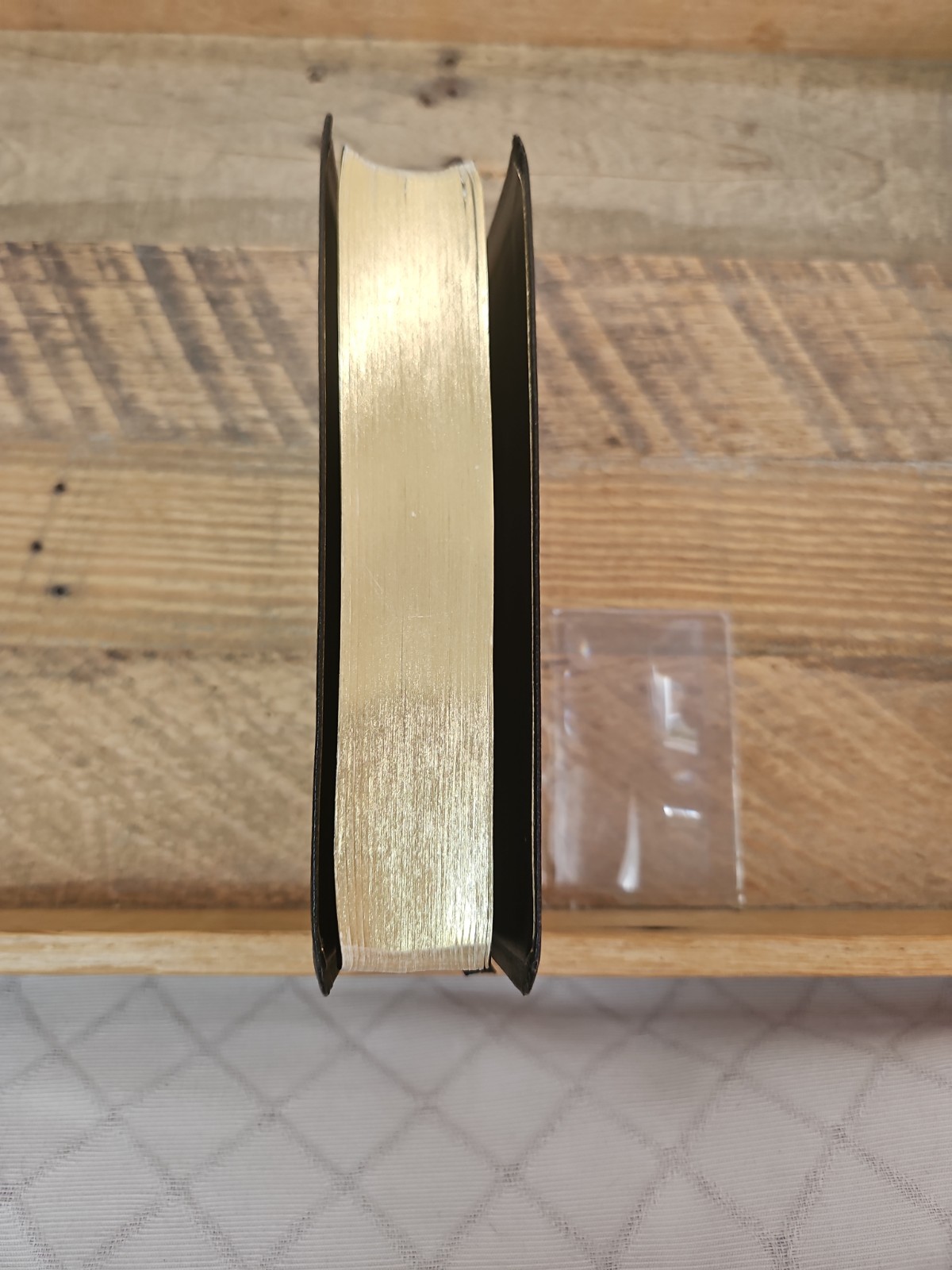 Classic 1984 NIV Compact Reference Bible in Black Bonded Leather Red Letter VG