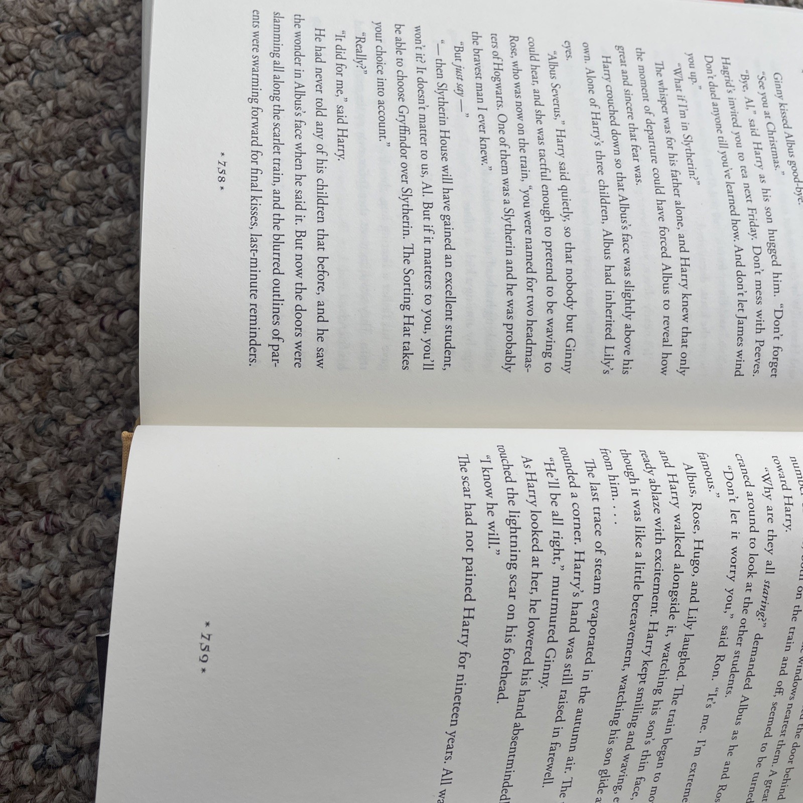 First Edition USA 1st Print Harry Potter & The Deathly Hallows 759 pages