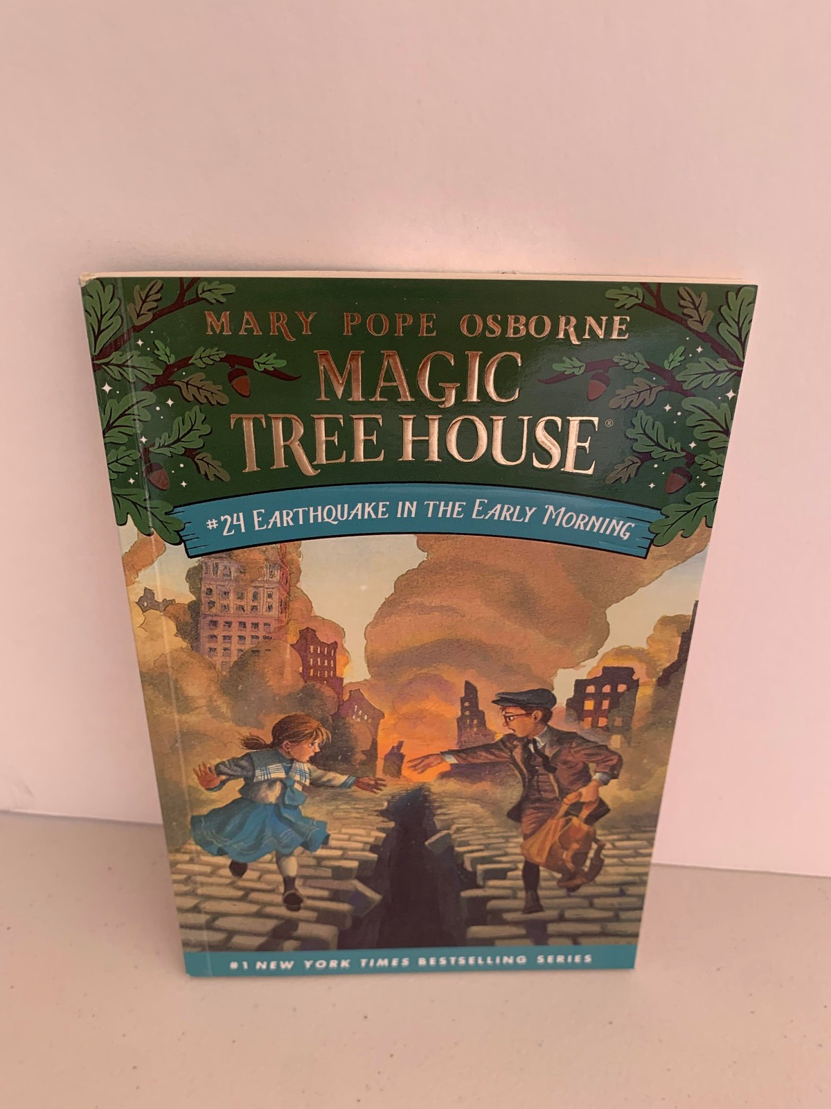 Magic Tree House #24 Earthquake in the Early Morning