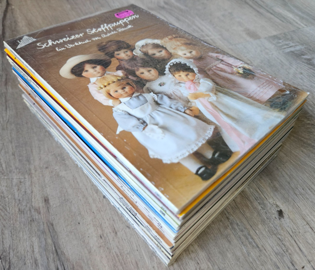 19 ’90s Topp Hobby Crafts Books w/ Patterns. Written in German Language.