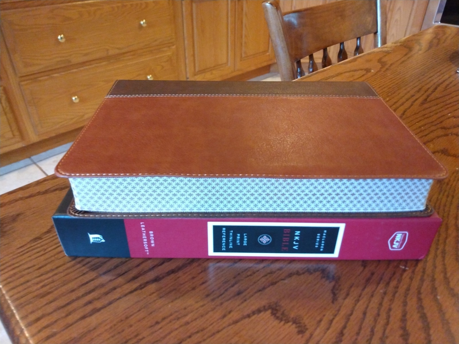 NKJV LARGE PRINT Thinline Reference Bible ~Retail $59.99~ Brown LeatherSoft