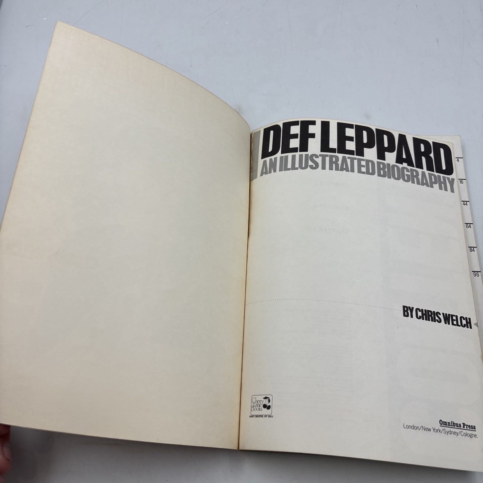 Def Leppard: An Illustrated Biography. Chris Welch PB 1984 Vintage Omnibus Press