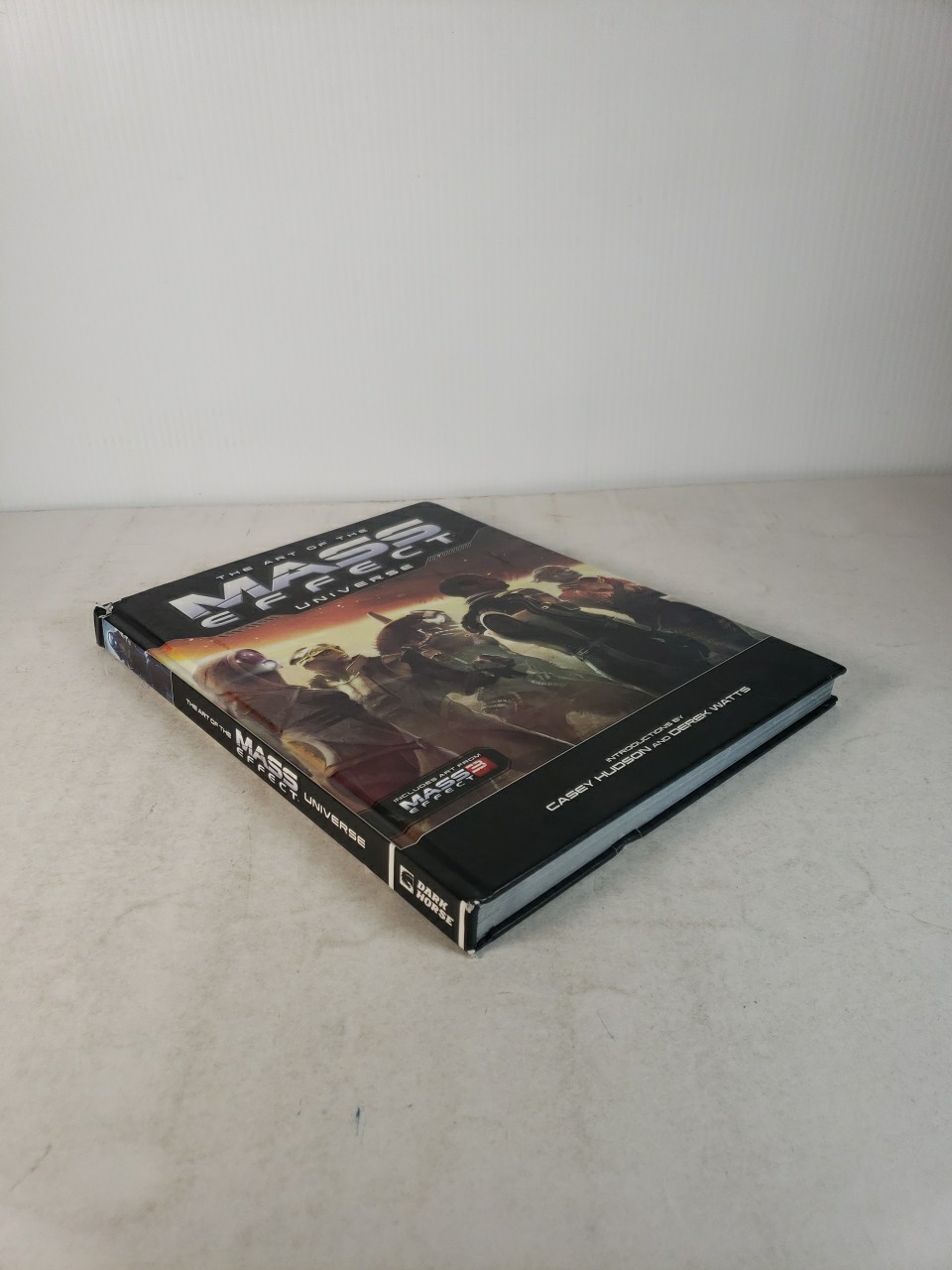 The Art of The Mass Effect Universe – Hardcover By Casey Hudson – First Edition