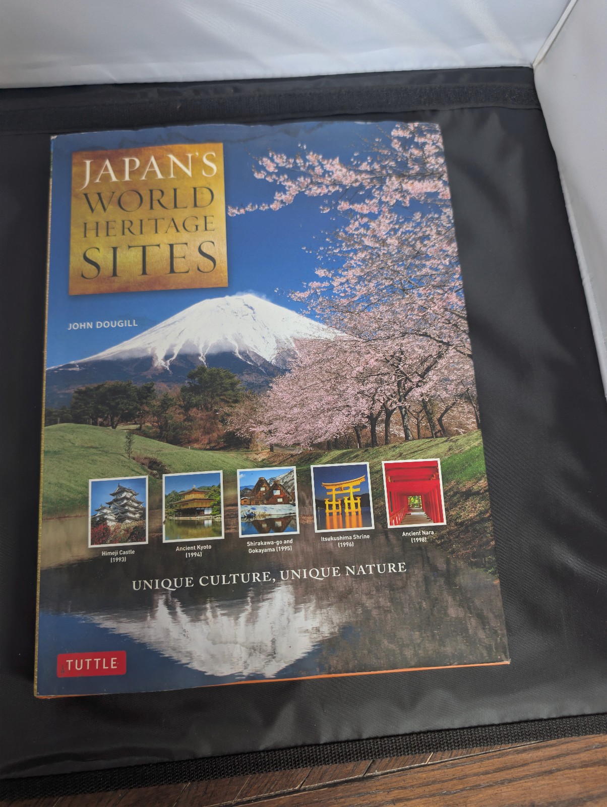 Japan’s World Heritage Sites: Unique Culture, Unique Nature (Hardcover)