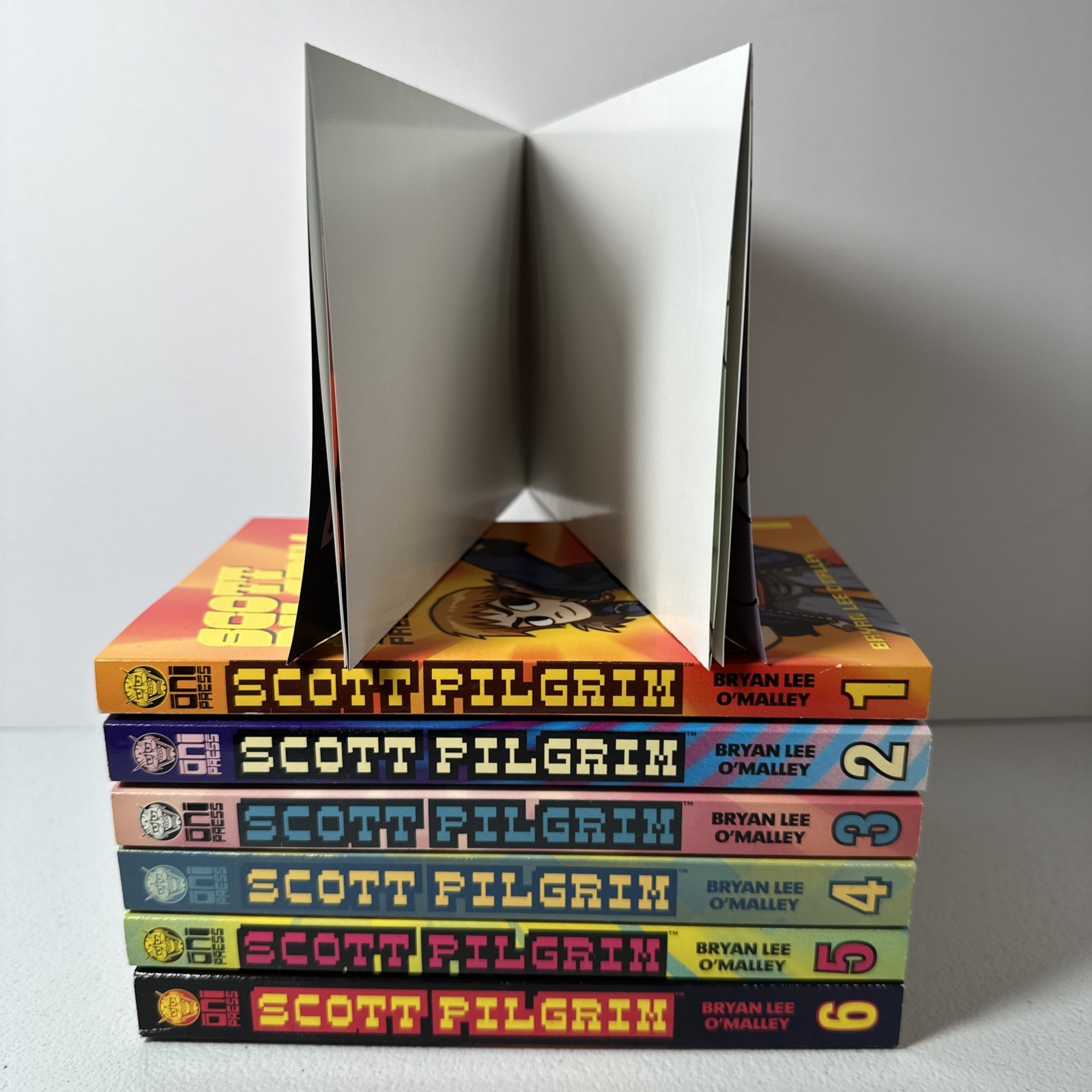 Scott Pilgrim: The Complete Series Box Set Vol 1-6 **With POSTER**