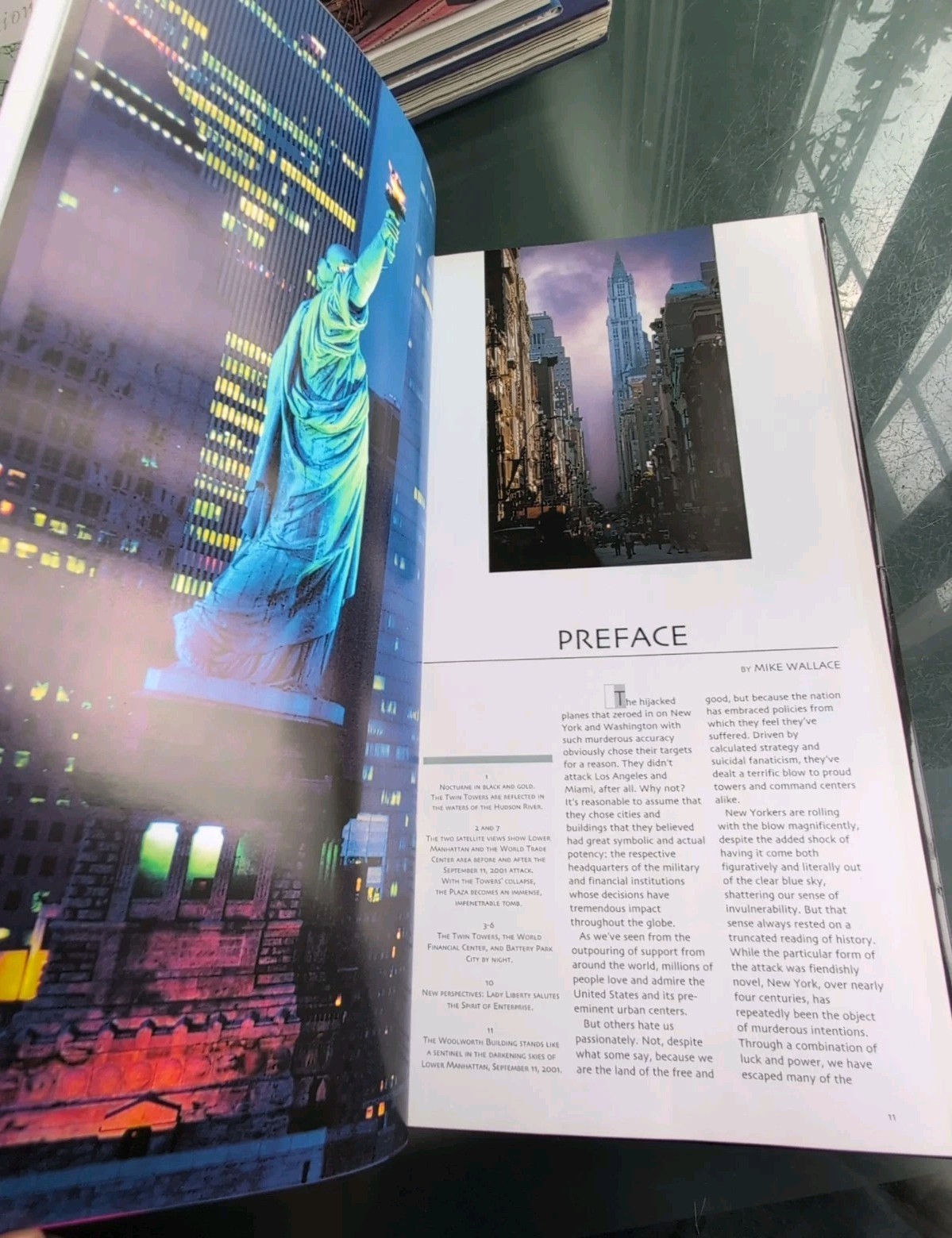 World Trade Center Oversized ( Tall ) HC Book Photos 9/11 Foldout Pages EXC Cond