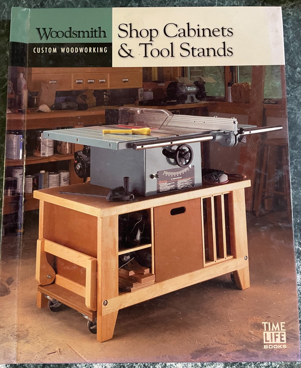 Shop Cabinets & Tool Stands (Woodsmith Custom Woodworking) 127 pages, excellent