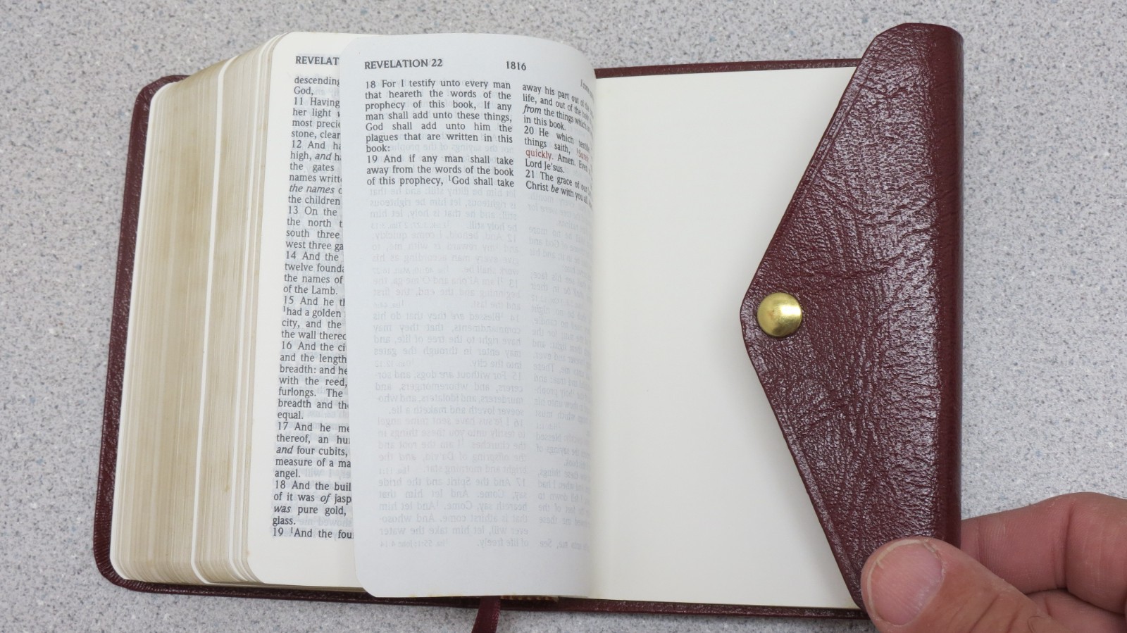 Holy Bible KJV Holman 1989 – Bonded Leather – Button Snap – Burgundy Verse Ref
