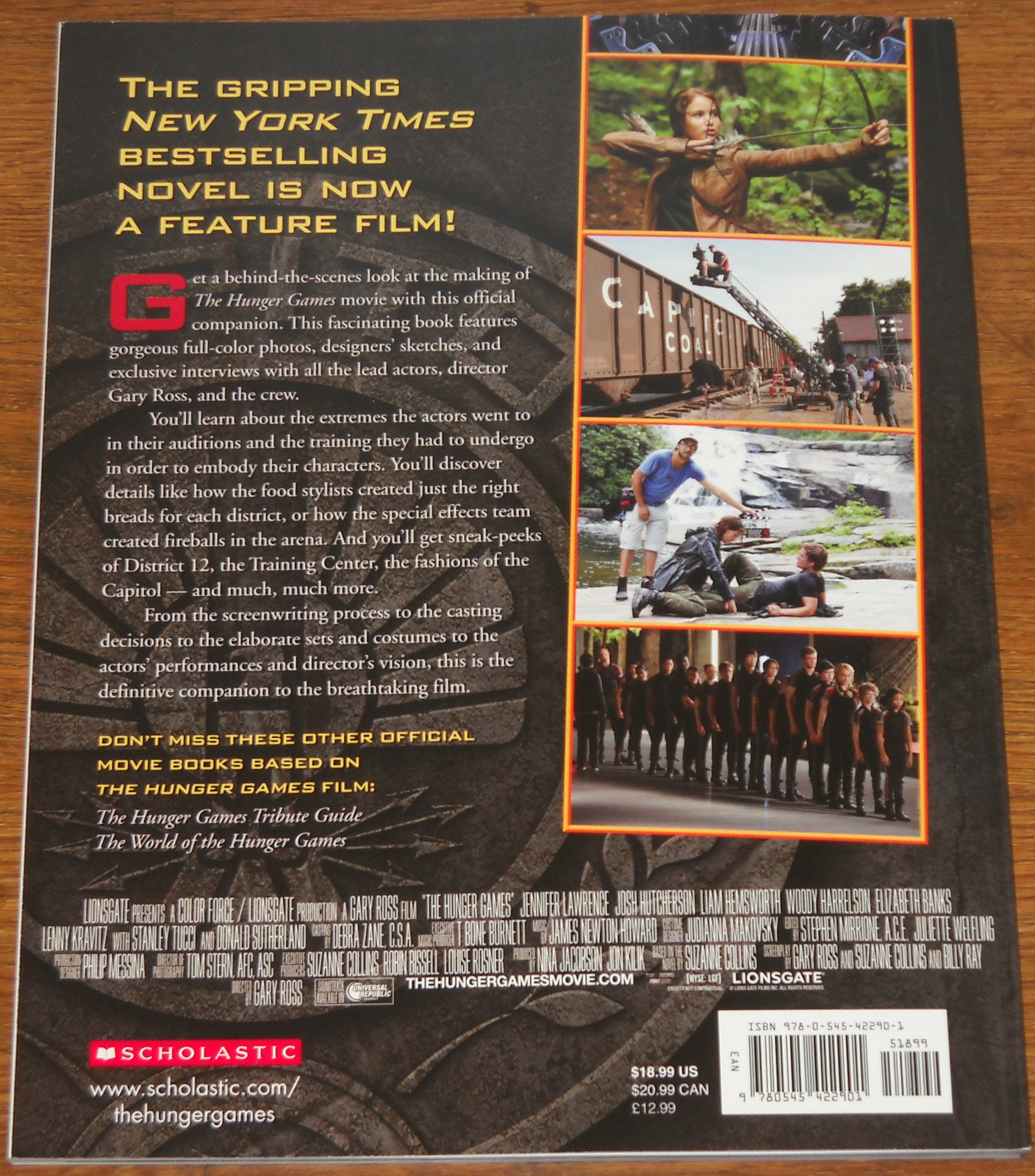 The Hunger Games: Official Illustrated Movie Companion (2012, Paperback) NEW!!!