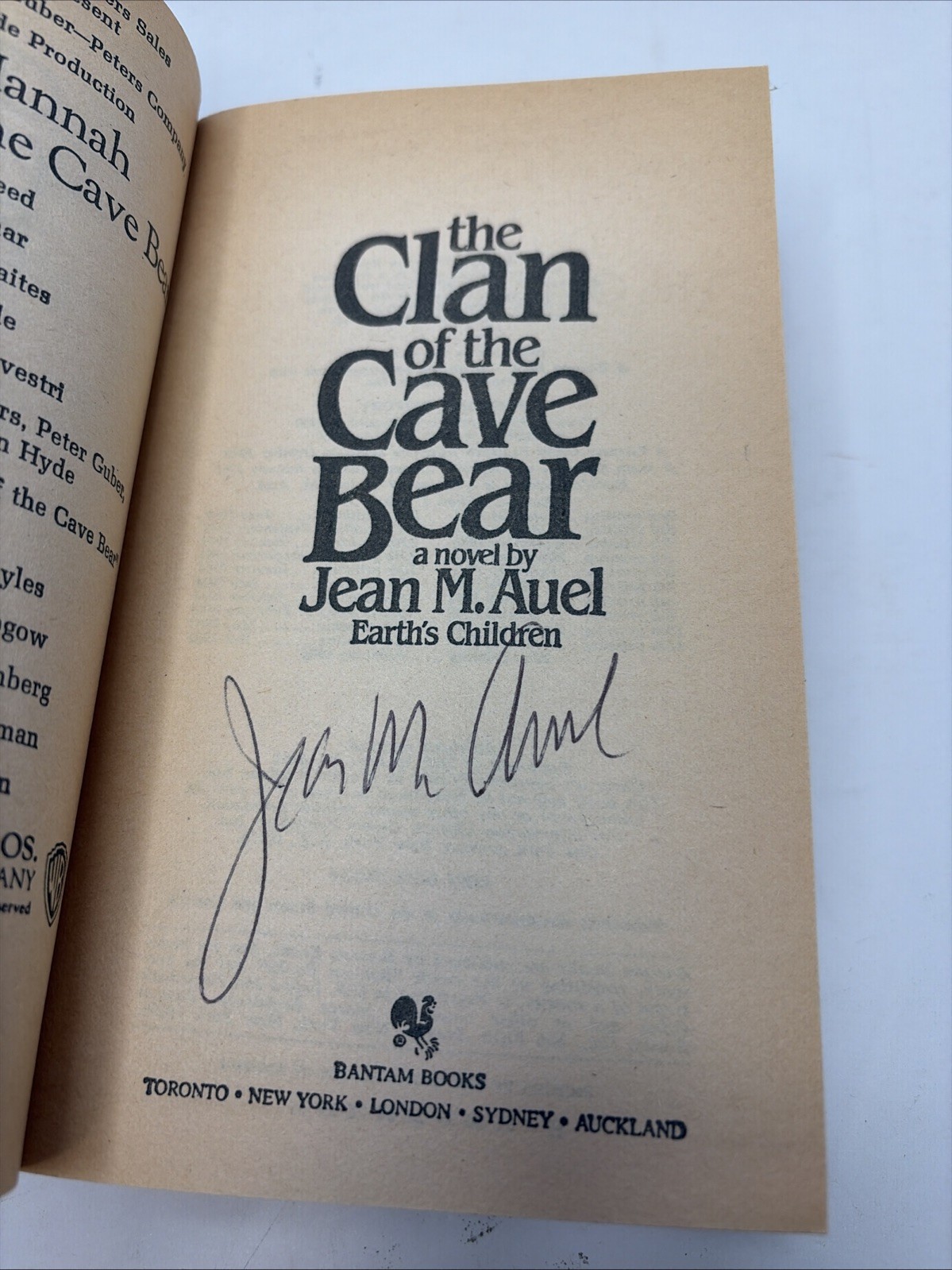 Clan of the Cave Bear Earth’s Children Series – Jean Auel – Signed – Softcover