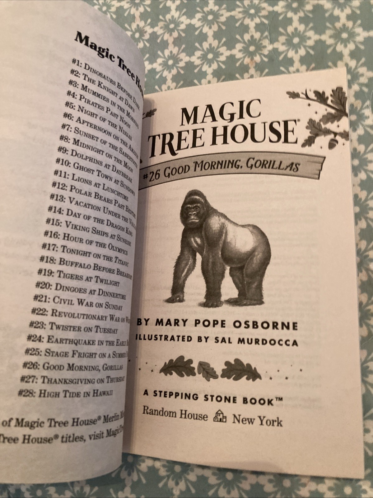 Good Morning, Gorillas (Magic Tree House #26)