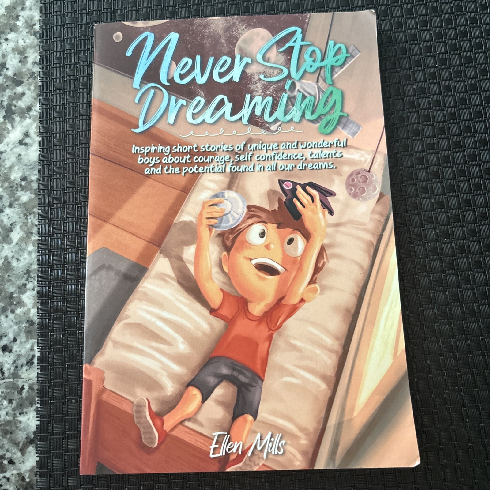 Never Stop Dreaming: Inspiring Short Stories for Boys by Ellen Mills 2021 PB NEW