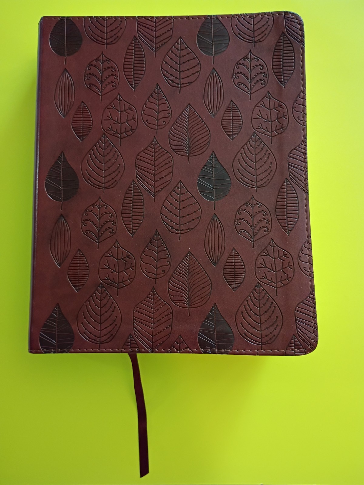 ESV Single Column Journaling Bible (TruTone, Chestnut, Leaves Design) Crossway
