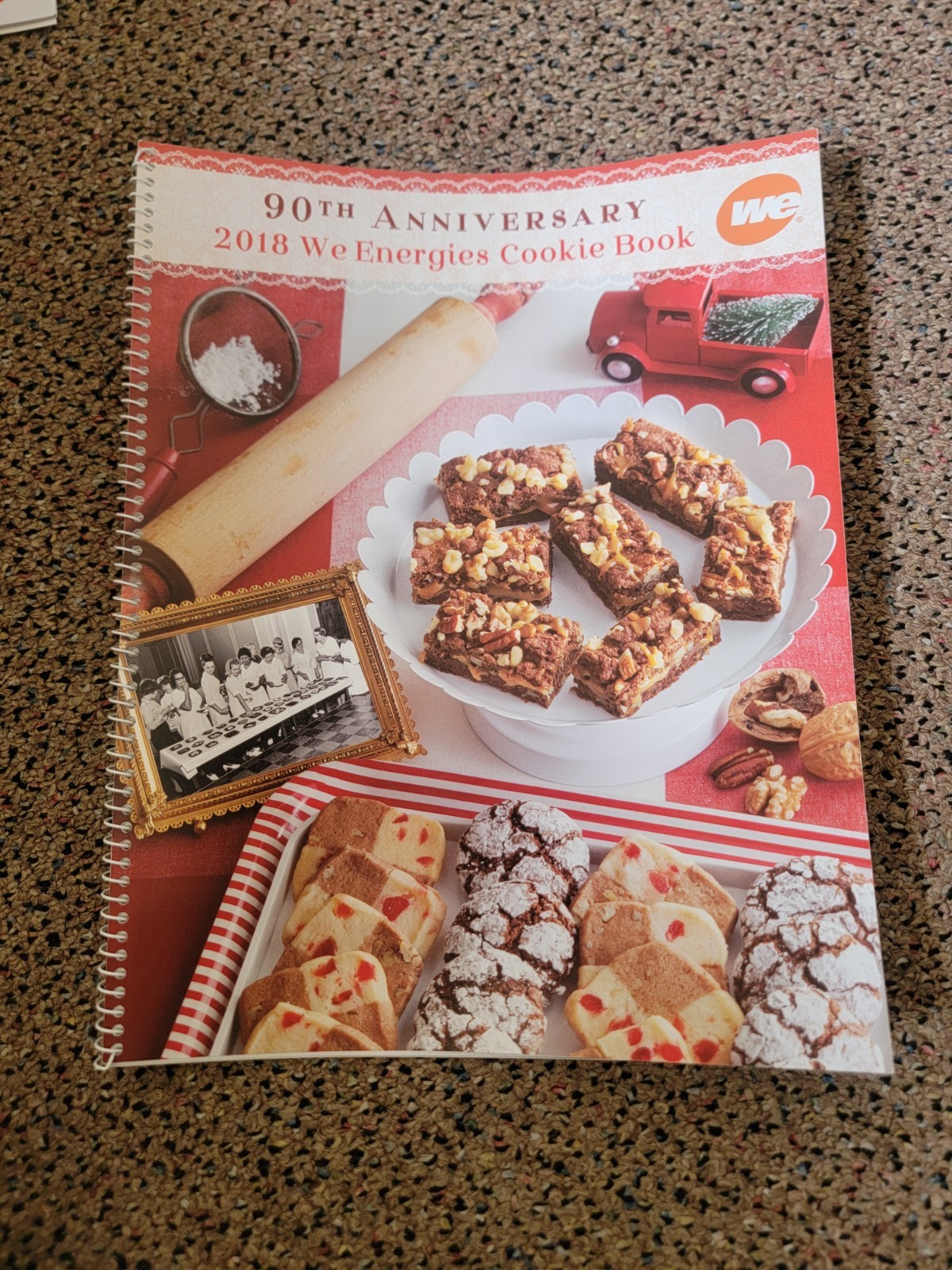 Lot Of 10 WE Energies Christmas Cook Books