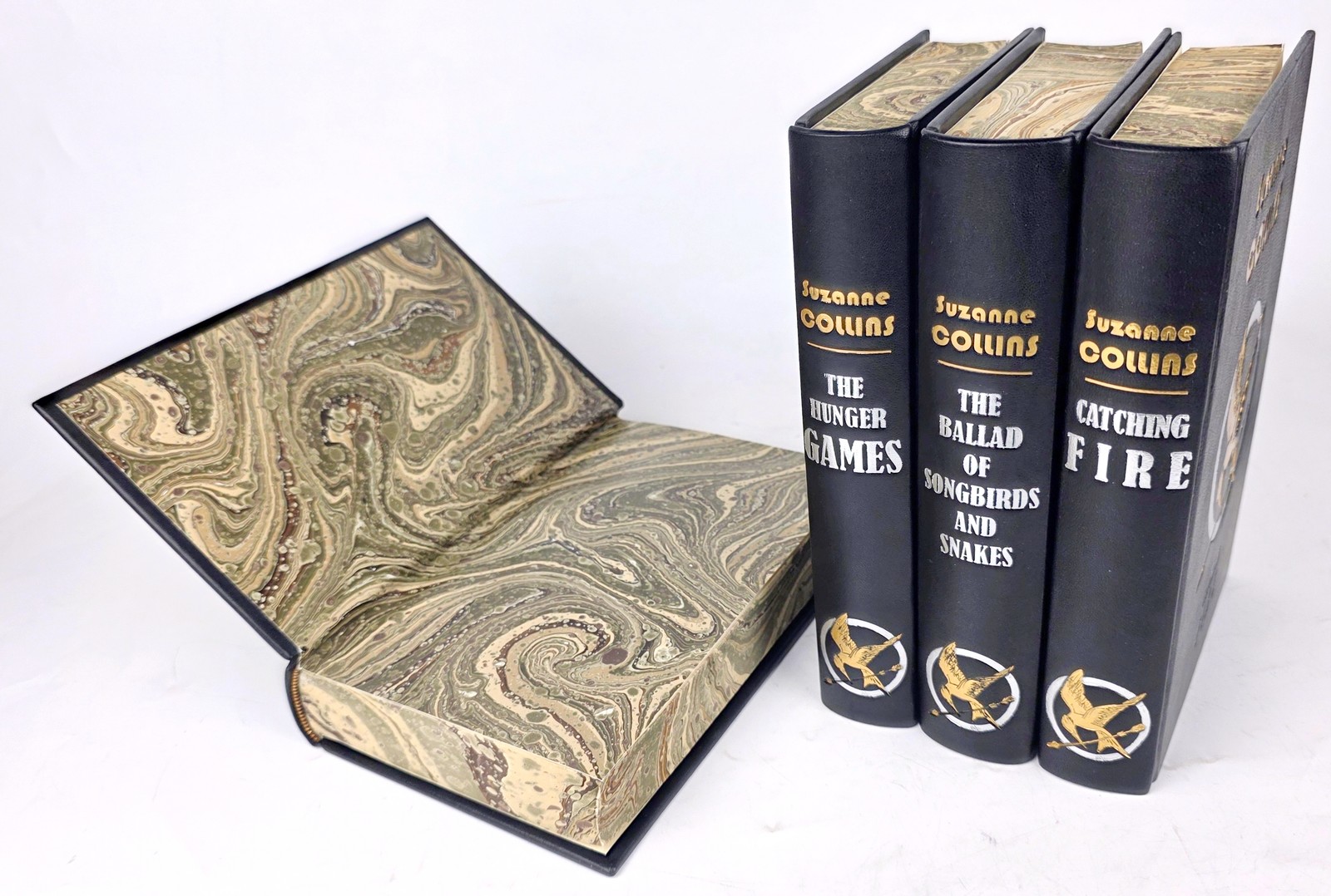 Suzanne Collins – The Hunger Games Series. Leatherbound Set: Limited Edition