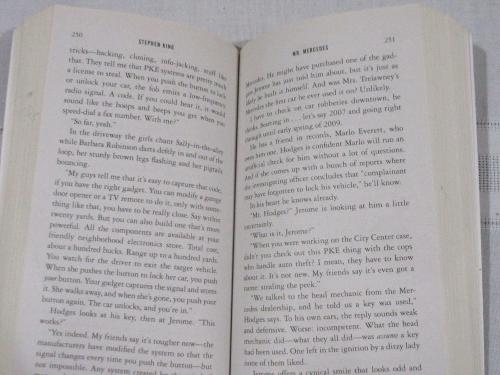 Stephen King-Under The Dome- Paperback Novel 2009 Gallery Books