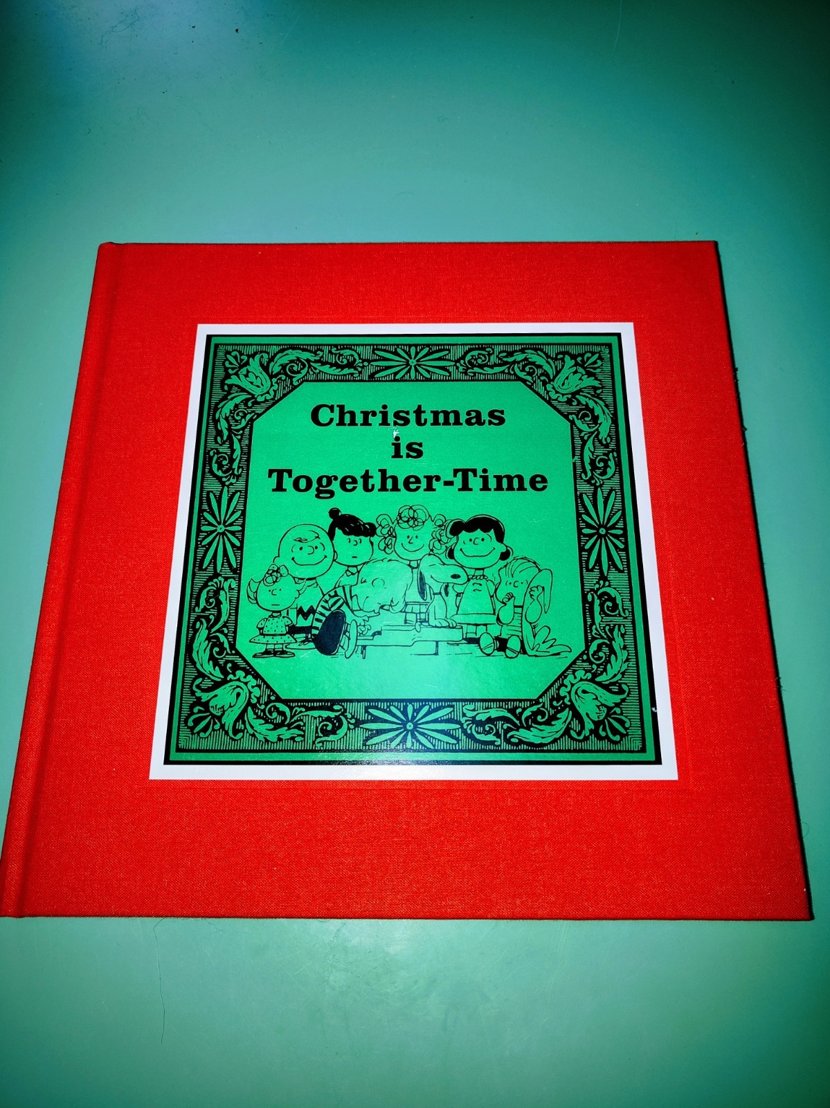 Peanuts Book – Christmas is Together-Time (2012) – Bonus Giant Xmas Card