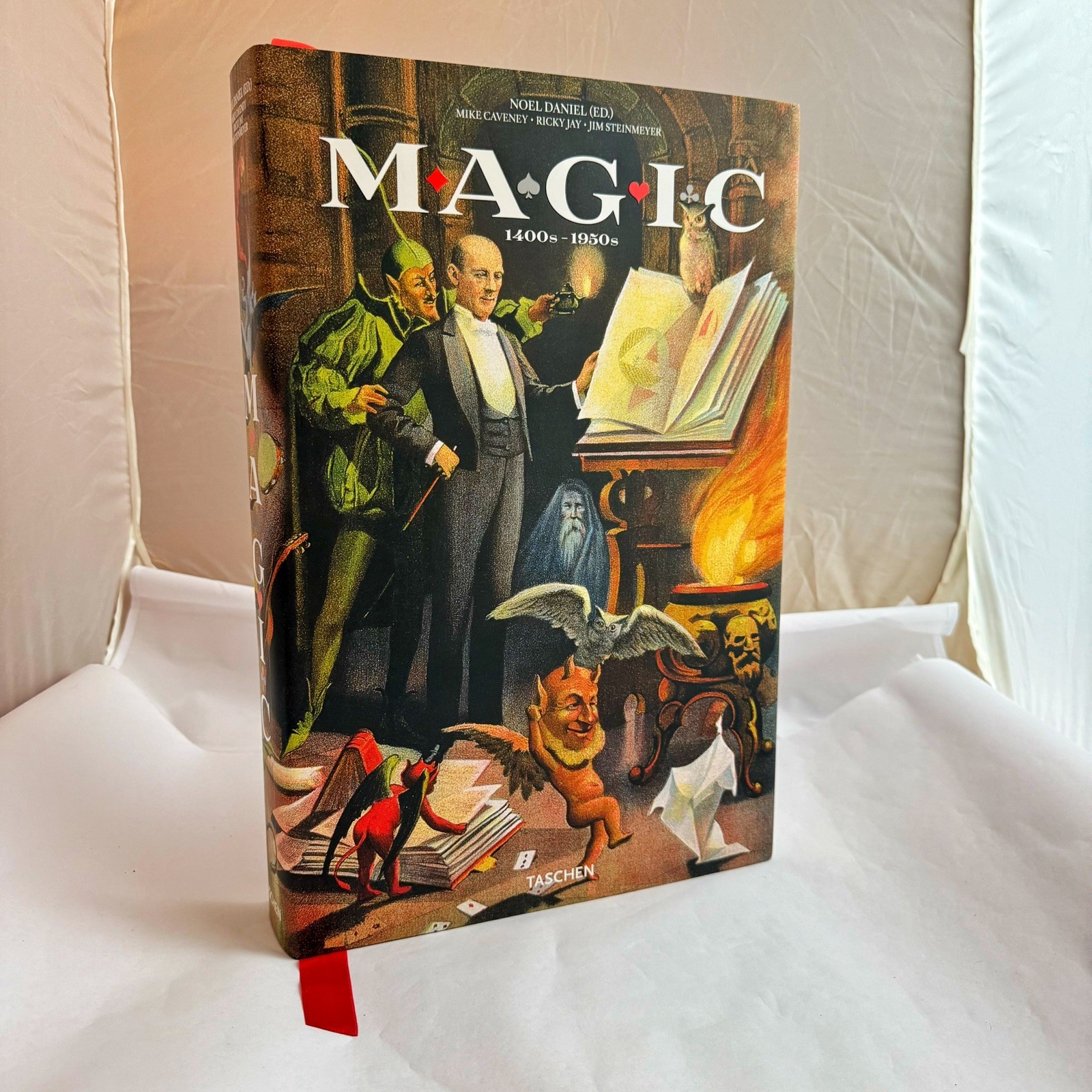 MAGIC 1400s-1950s LARGE Noel Daniel 2016 Taschen Illustrated History WITH BOX