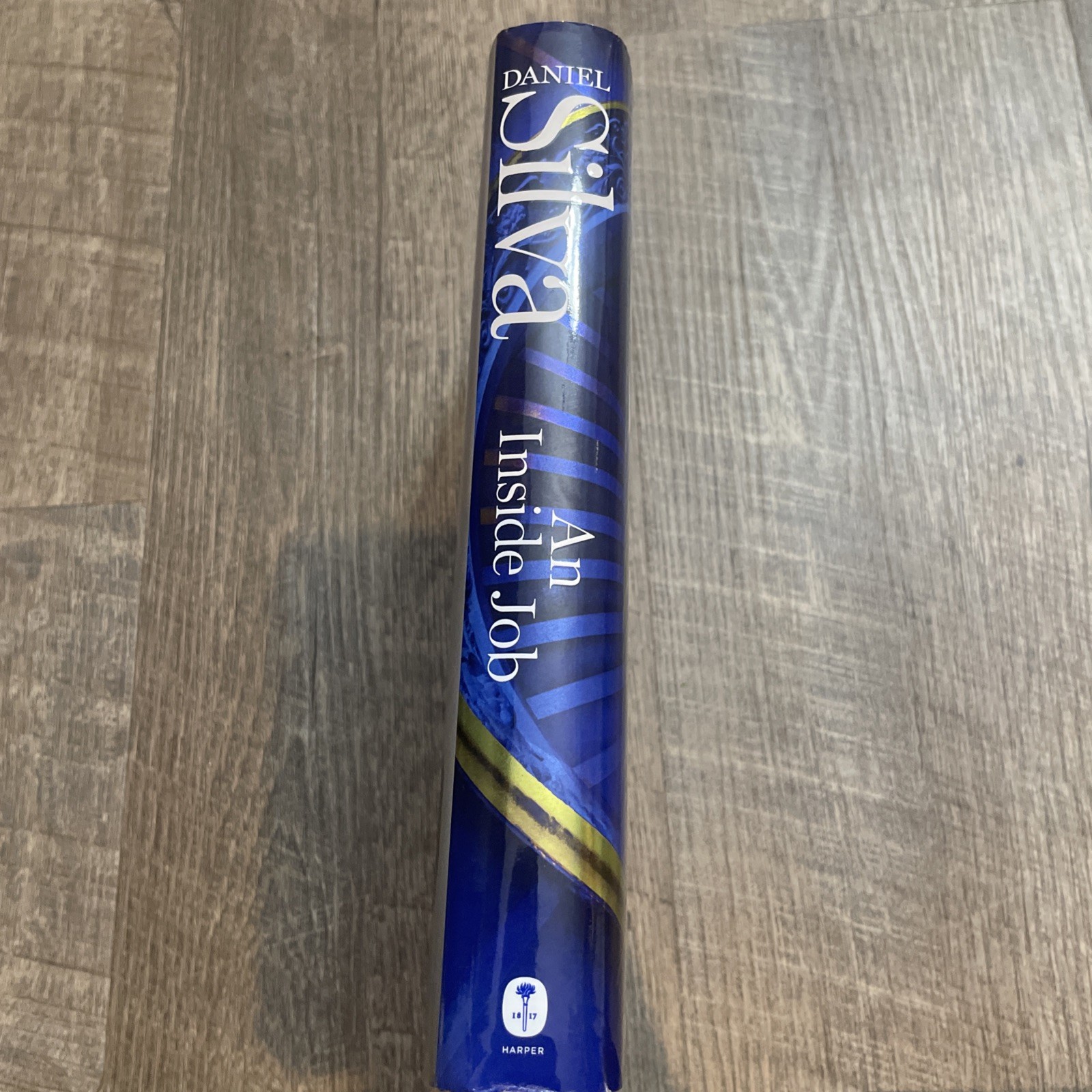 SIGNED First Edition – Inside Job : A Novel by Daniel Silva (2025, Hardcover/DJ)