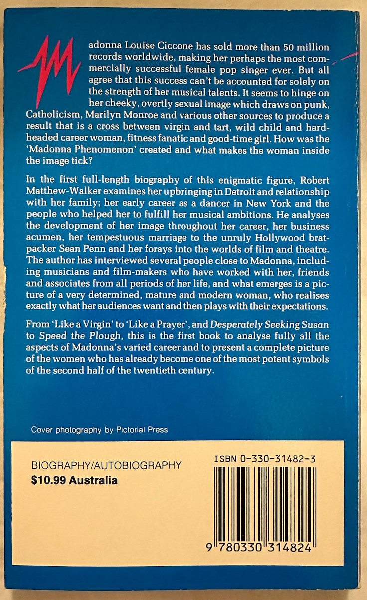 MADONNA BOOK “THE BIOGRAPHY” 1989 – PAPERBACK, 154 PAGES – NEAR MINT!!!